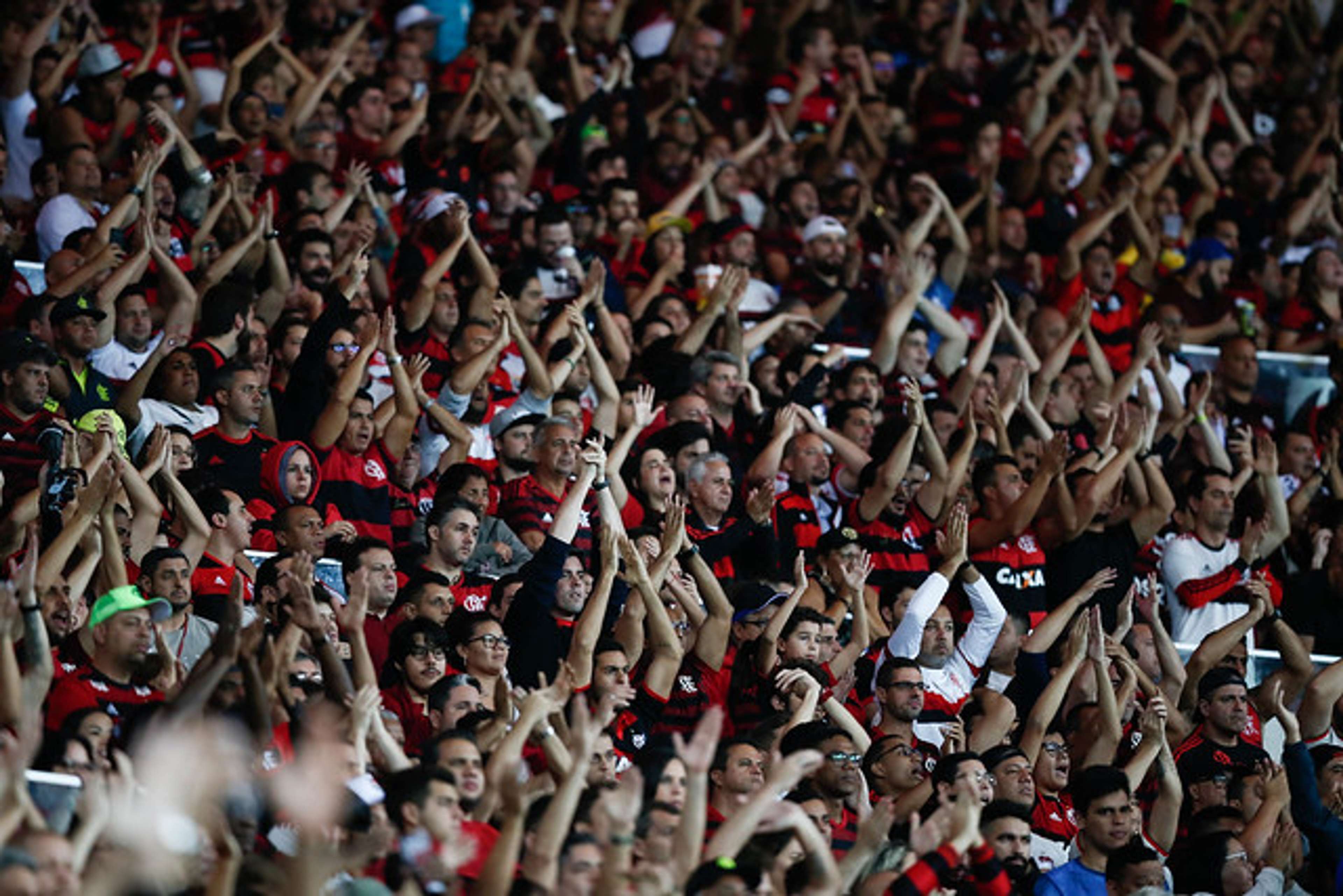 Torcida do Flamengo na arquibancada do Maracanã durante jogo da Copa Conmebol Libertadores