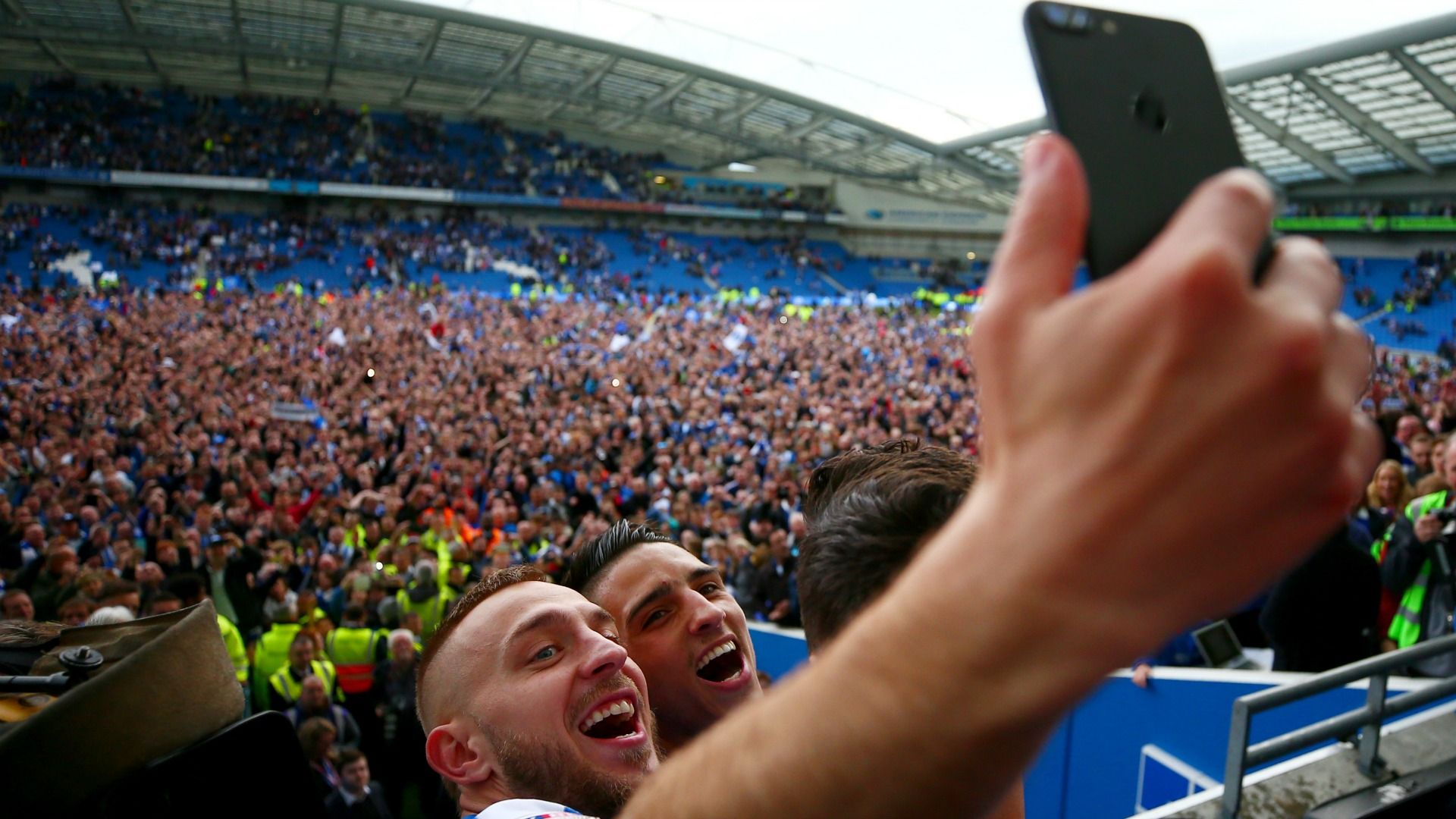 Anthony Knockaert y Jiri Skalak Brighton Wigan 170417