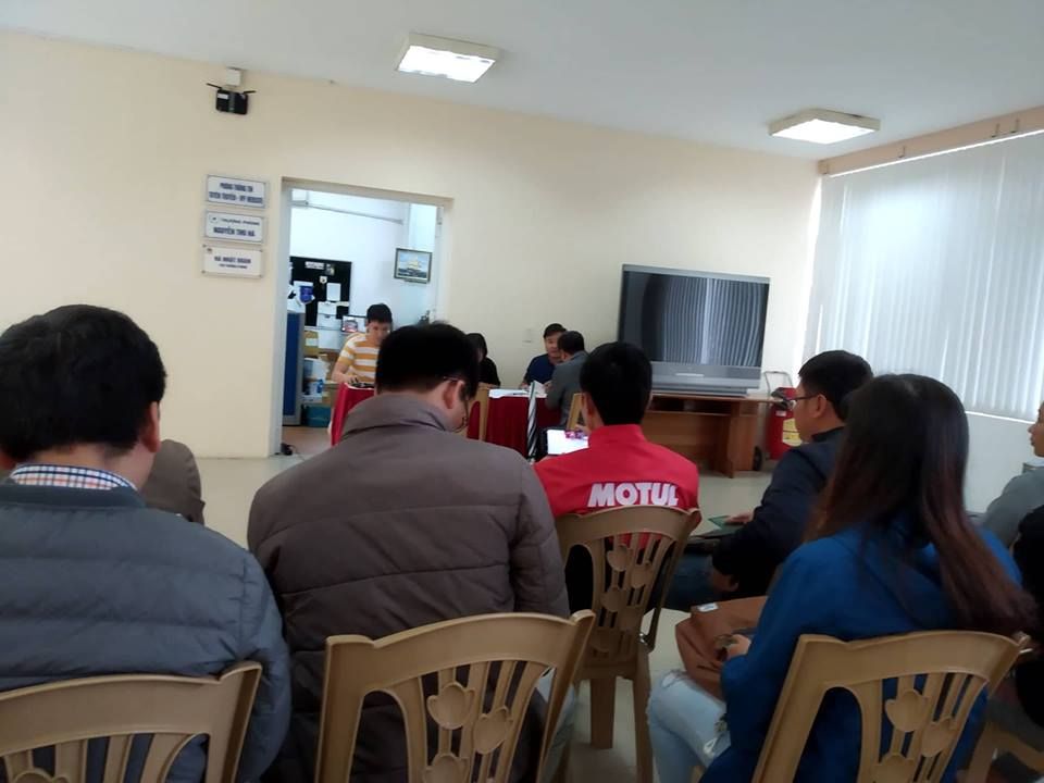 Xếp hàng mua vé AFF Cup