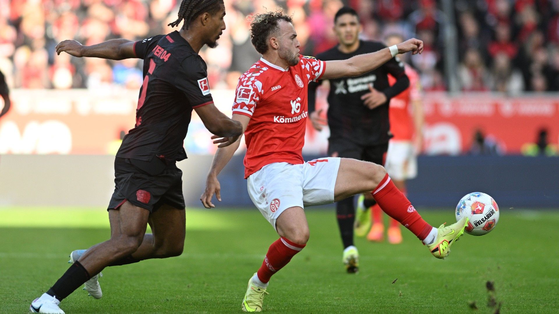 LOIC BADE BAYER LEVERKUSEN BENEDICT HOLLERBACH MAINZ