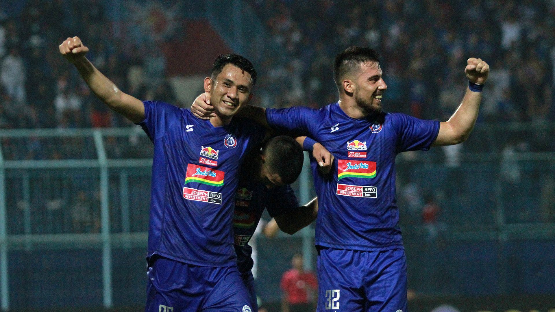 Selebrasi Elias Alderete Dave Mustaine Jonathan Bauman - Arema FC