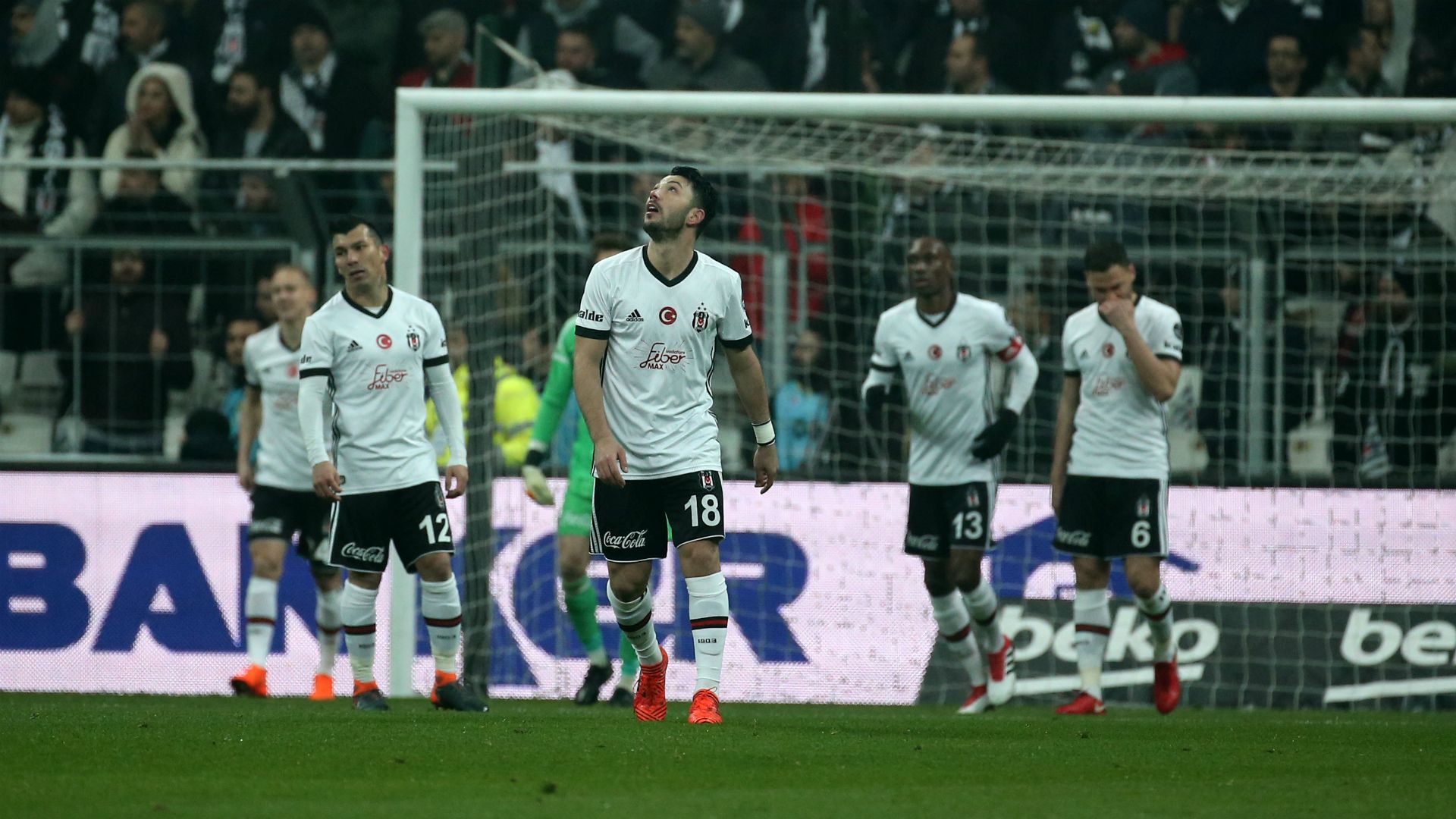 Besiktas players sad vs Fenerbahce 02252018