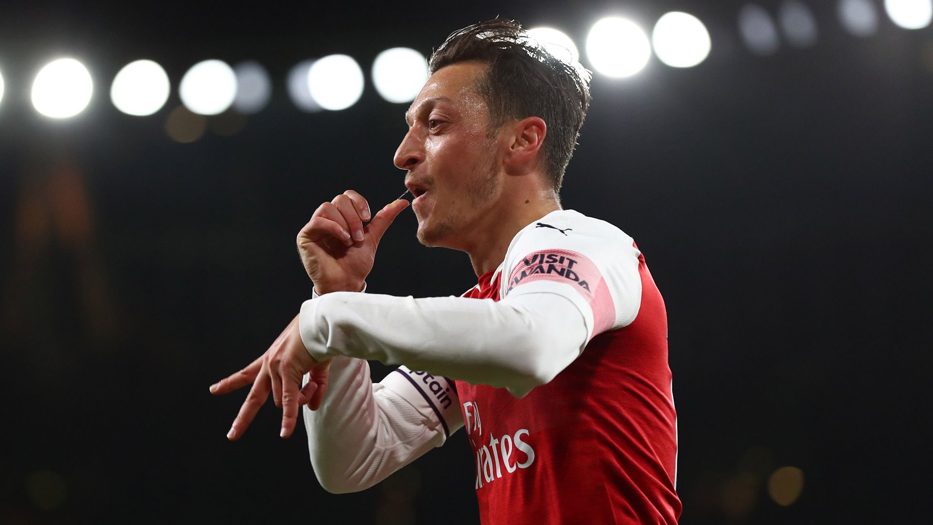 10_28_ozil
