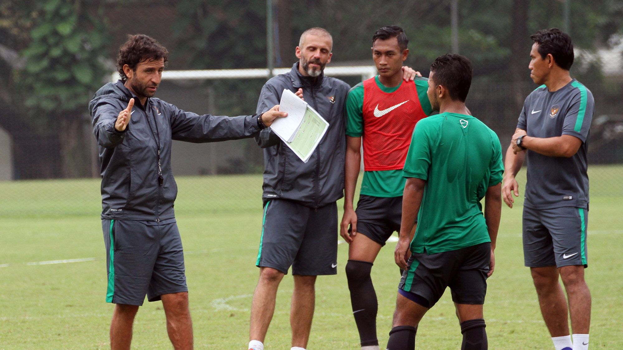 Luis Milla - Latihan Timnas Indonesia U-22