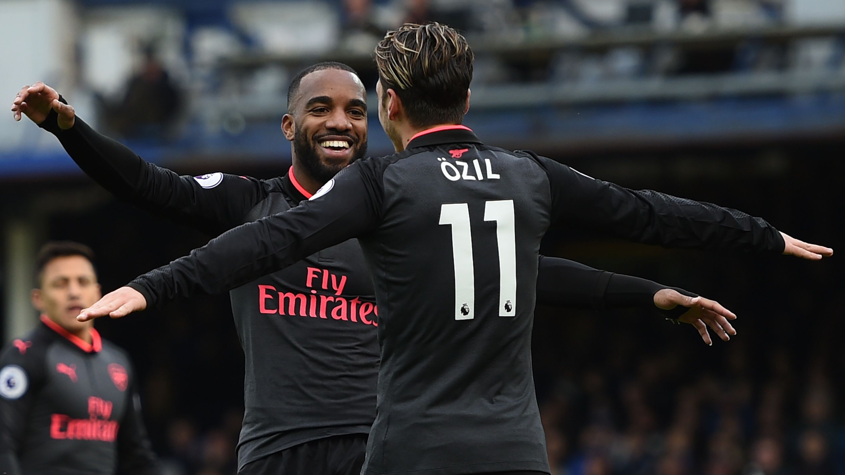 Alexandre Lacazette Mesut Ozil Arsenal Everton Premier League