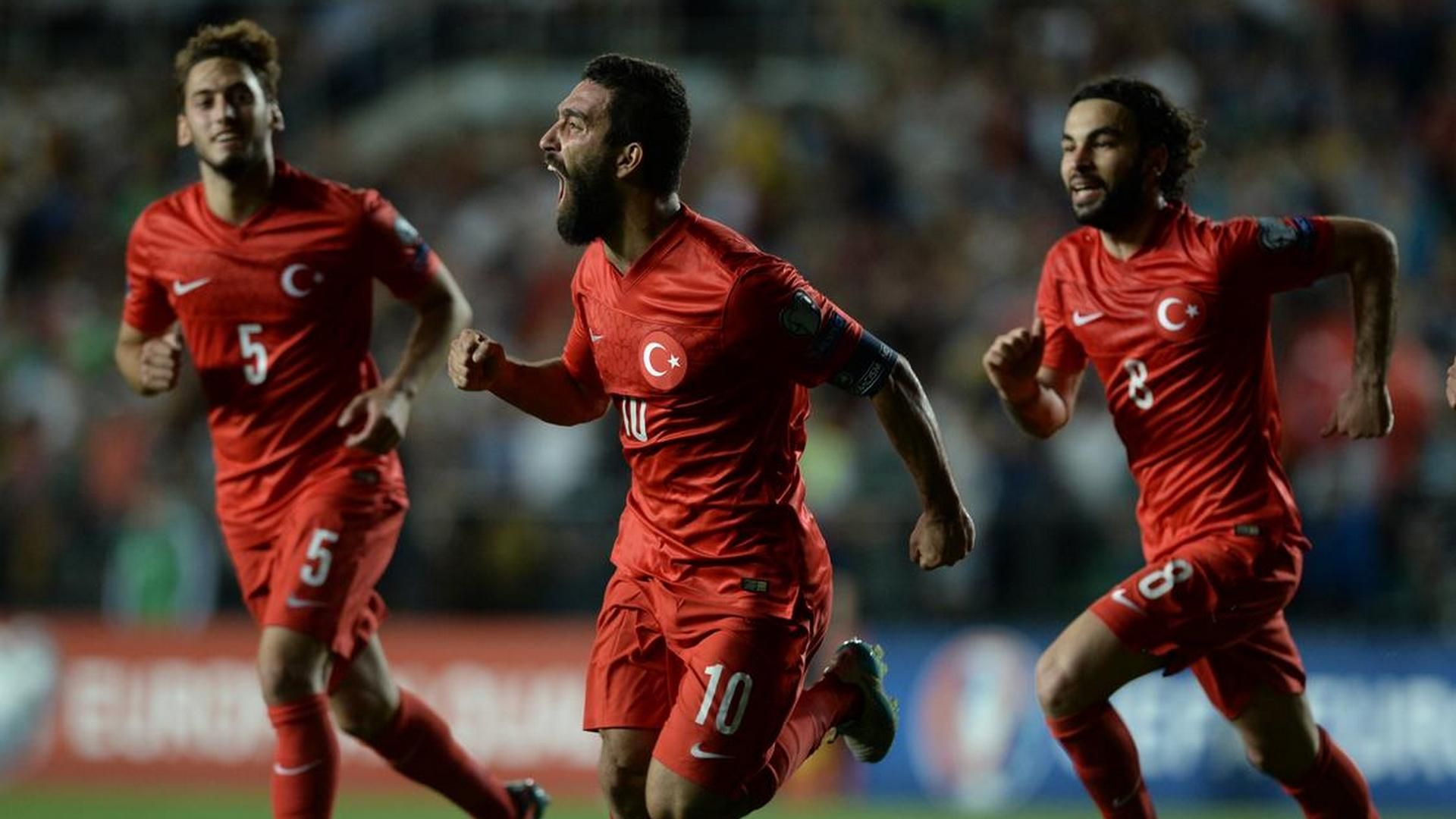 Arda Turan goal celebration