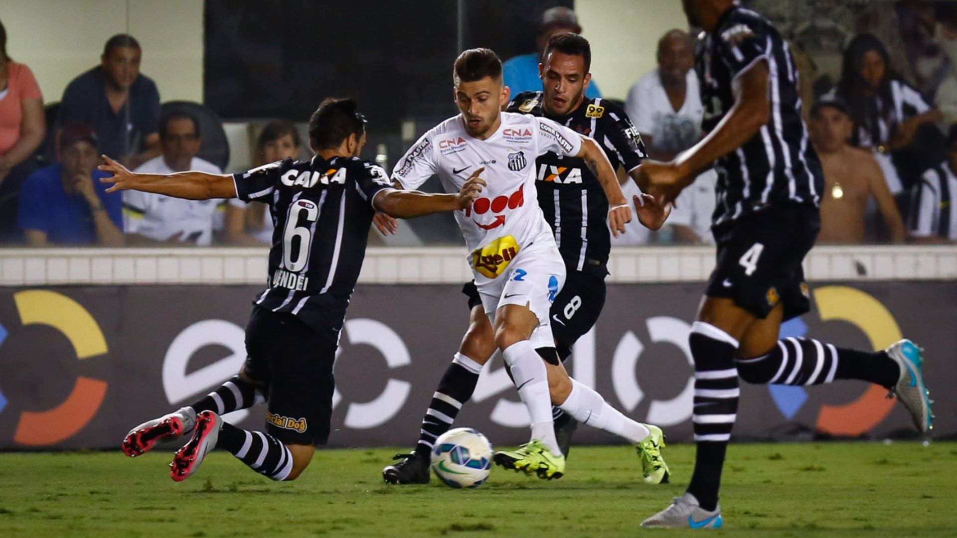 Lucas Lima, em lance de um Santos x Corinthians pela Copa do Brasil de 2015