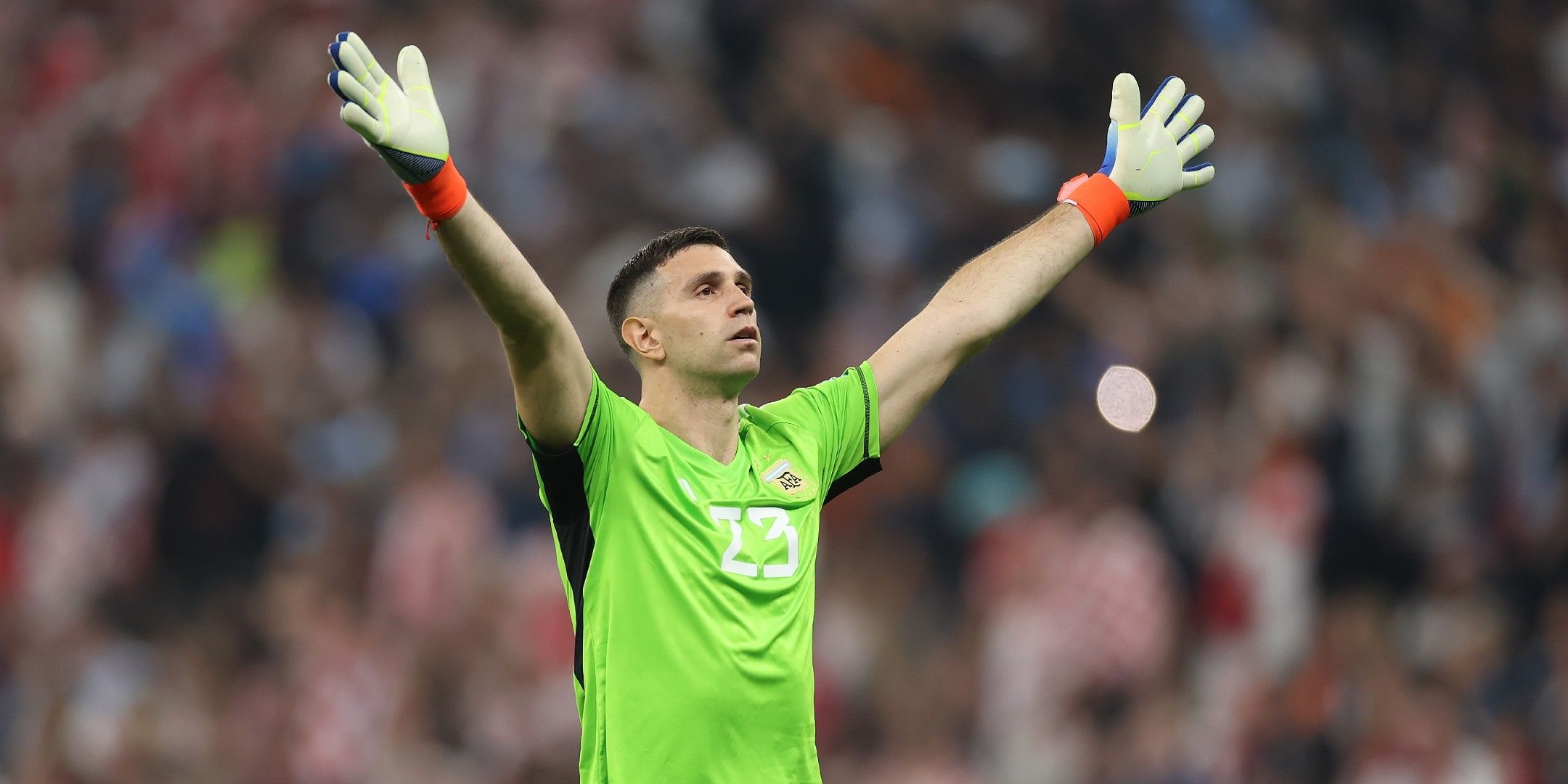 Dibu Martinez Desktop