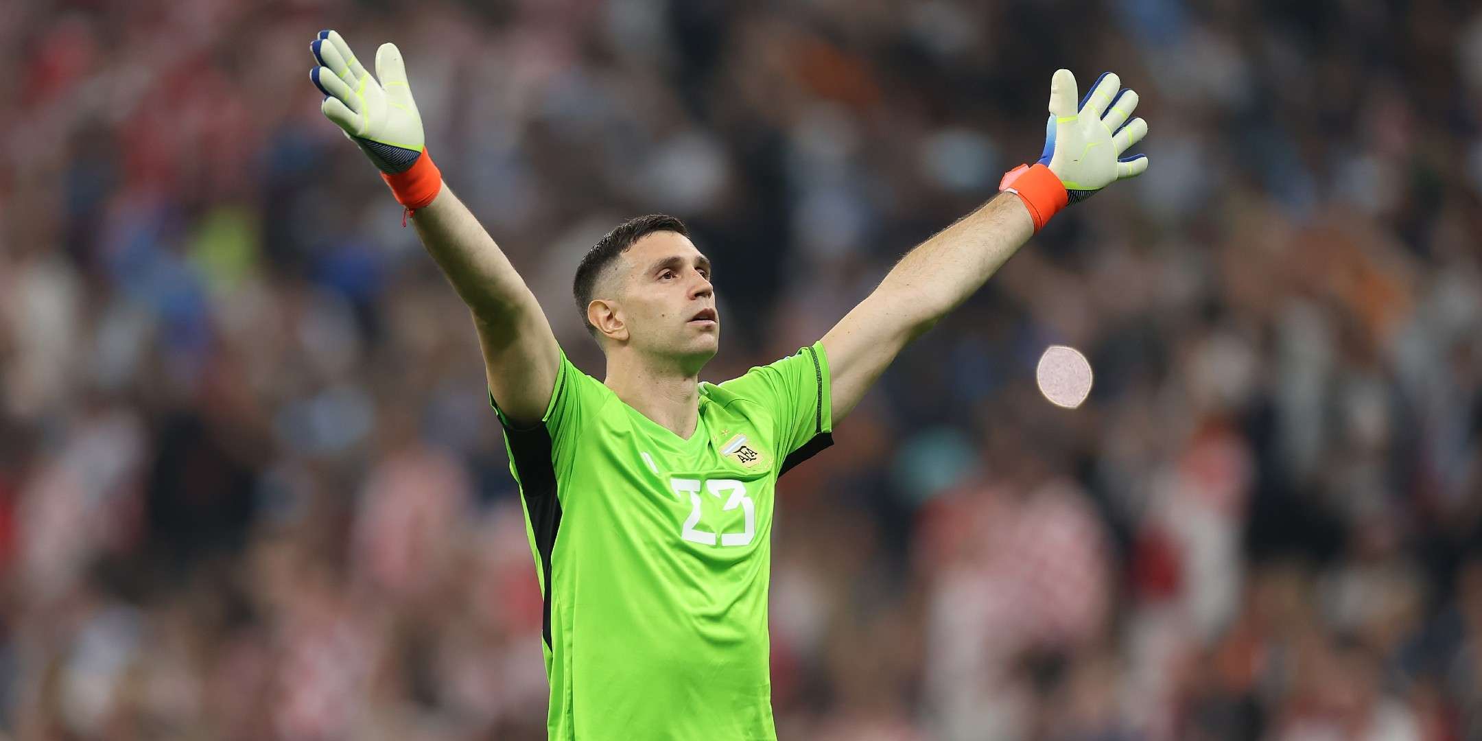 Dibu Martinez Desktop