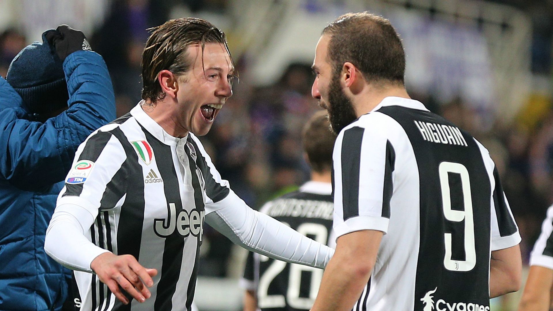 Federico Bernardeschi Gonzalo Higuain Juventus