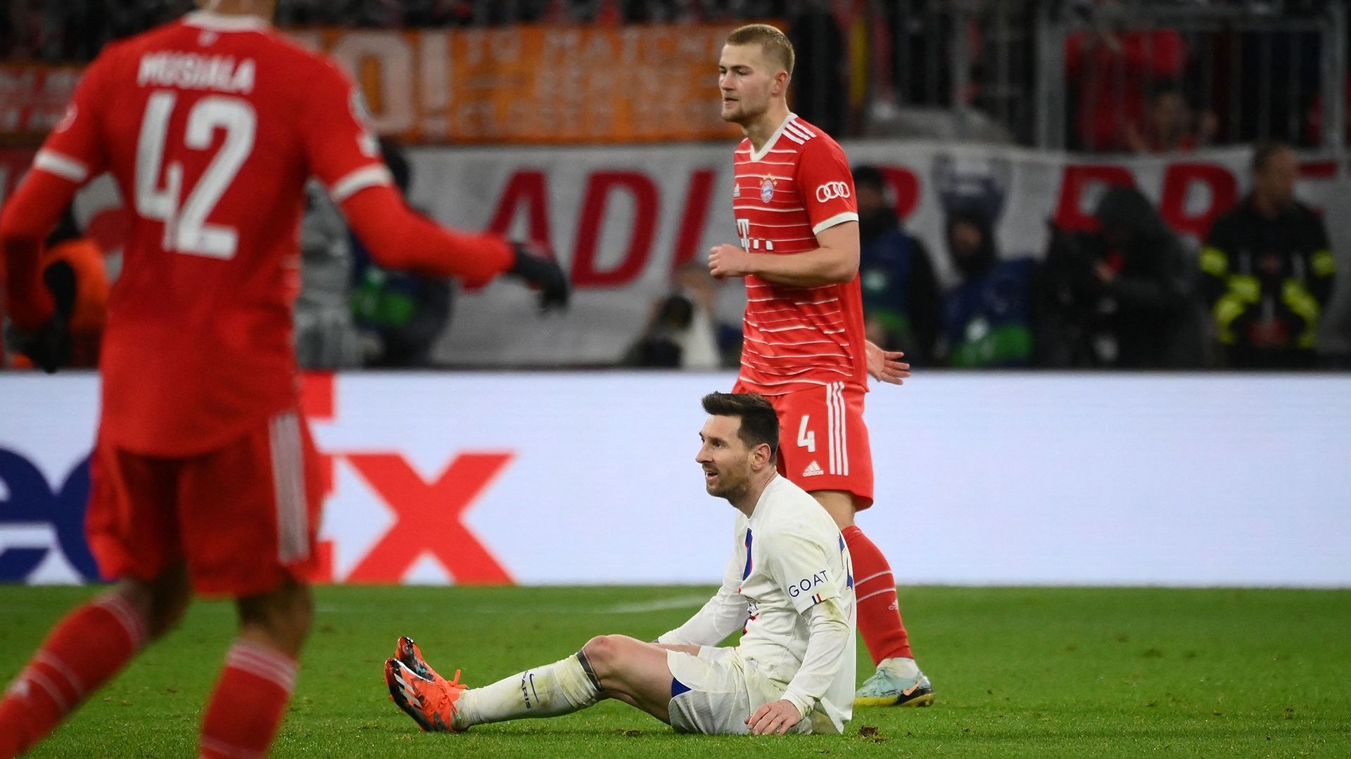 Lionel Messi sits Matthijs de Ligt Bayern Munich PSG Champions League 2022-23