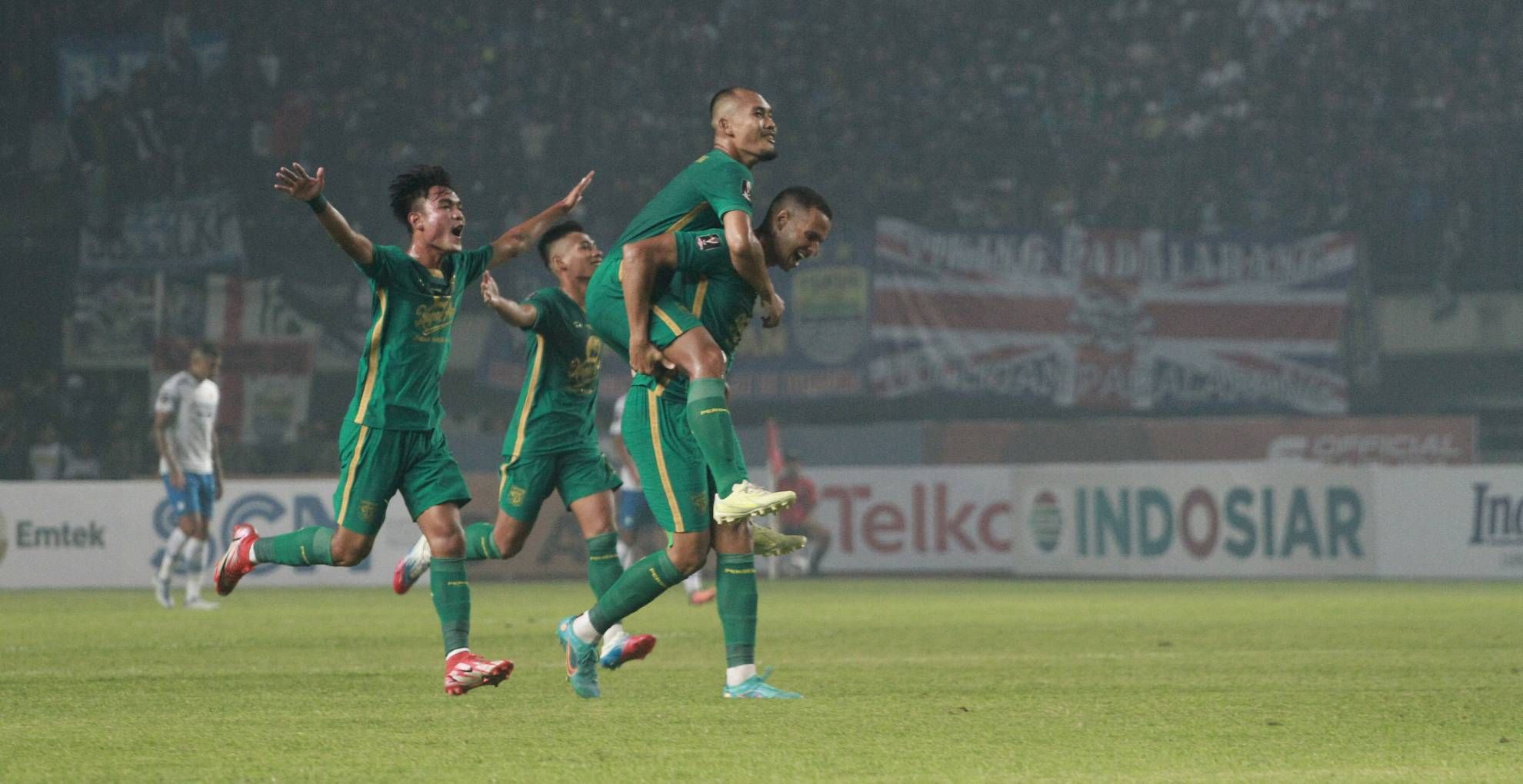 Leo Lelis & Dandi Maulana - Selebrasi Persebaya Surabaya (Piala Presiden 2022)