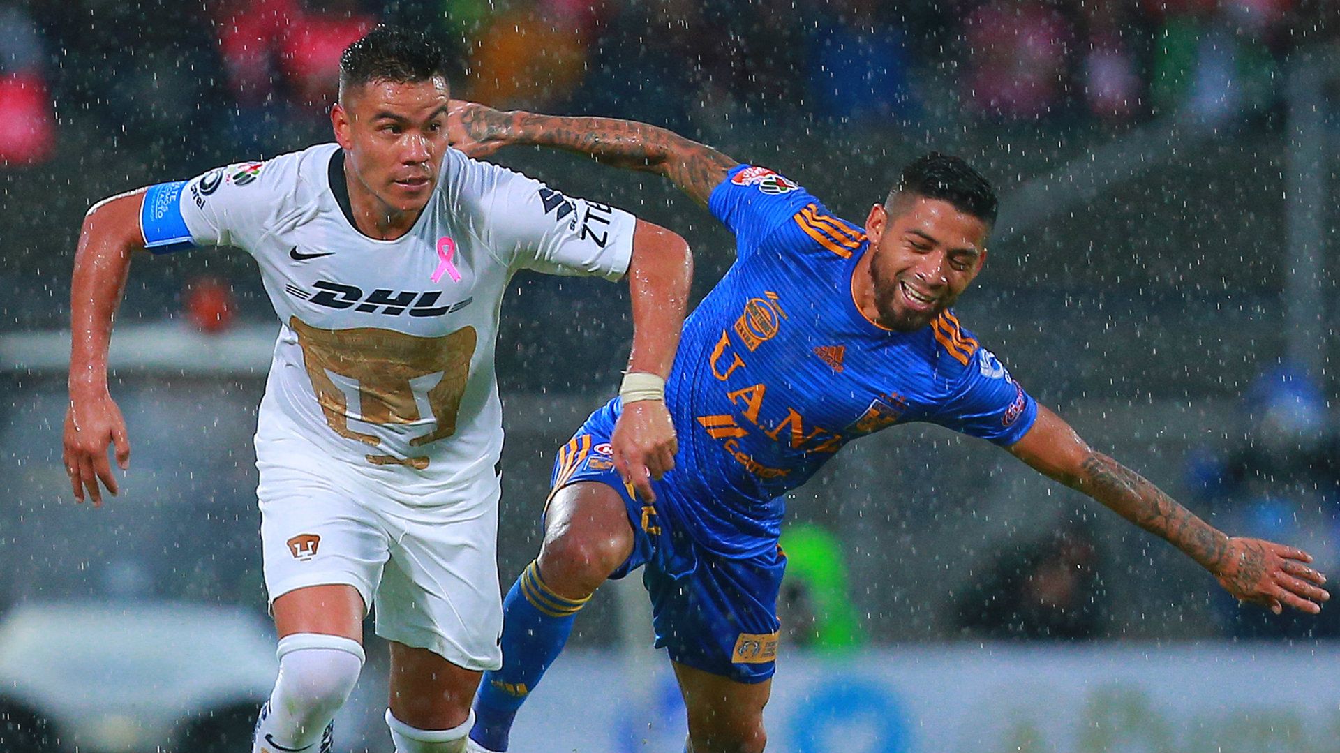 Pablo Barrera Javier Aquino Pumas Tigres 261118