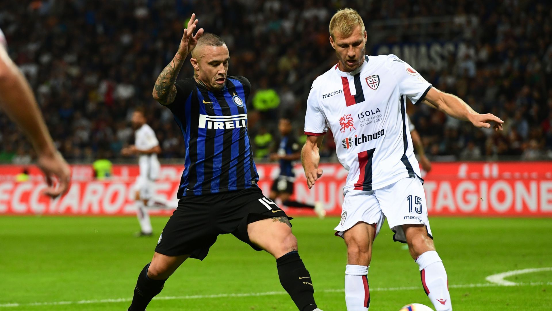Ragnar Klavar Radja Nainggolan Inter Cagliari Serie A