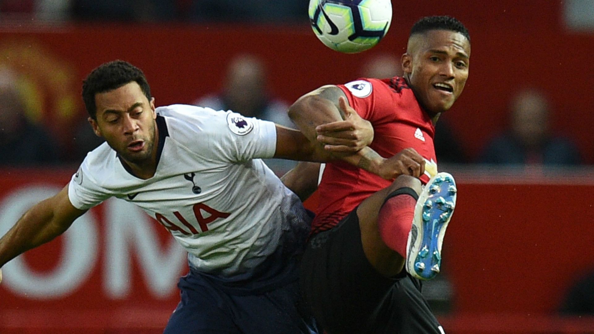 Mousa Dembele Antonio Valencia Tottenham Manchester United 2018-19