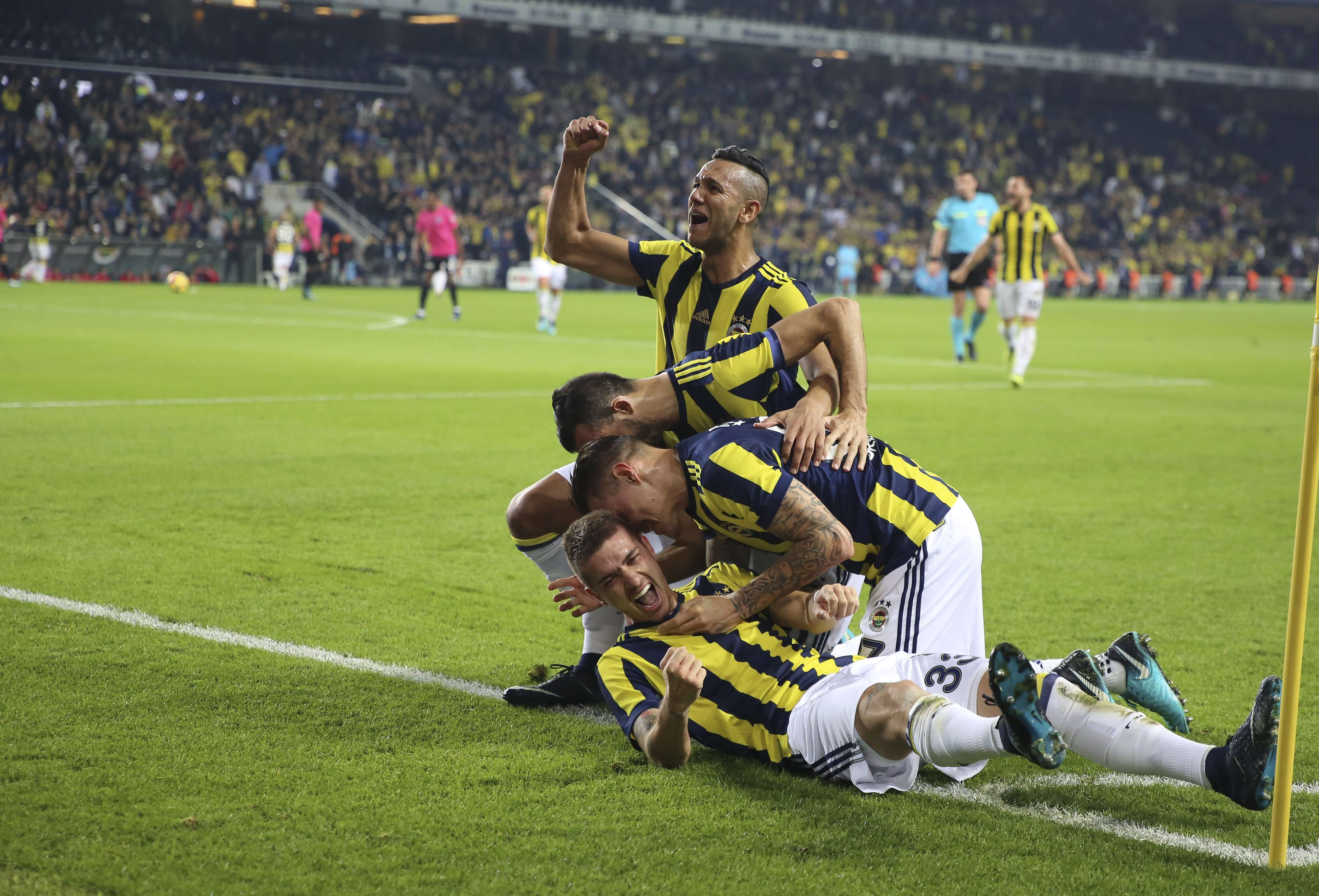 Fenerbahce goal celebration Kasimpasa 1232017