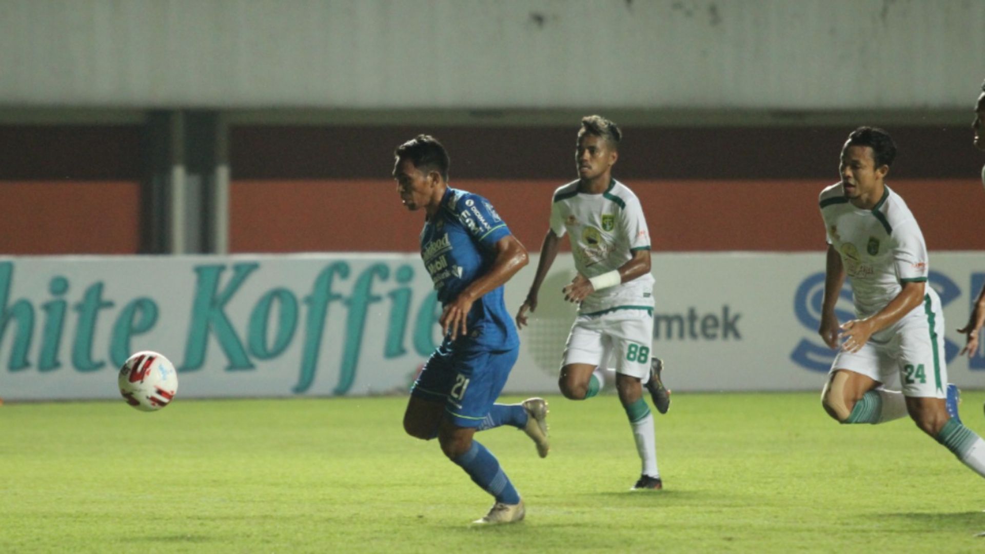 Frets Butuan - Persib Bandung - Persebaya Surabaya