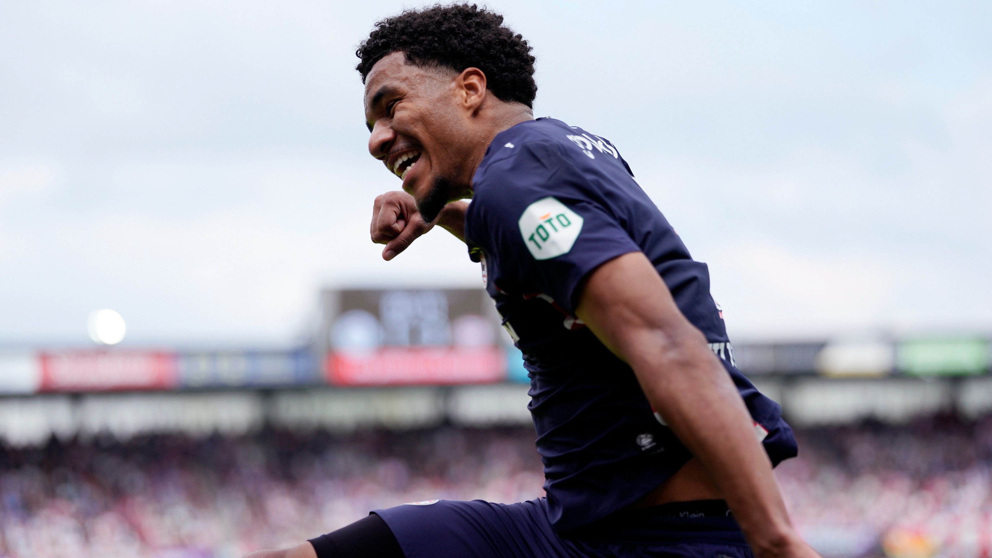 WATCH: USMNT's Malik Tillman scores title-sealer as PSV complete surprising comeback, win Eredivisie trophy on final day of season | Goal.com UK