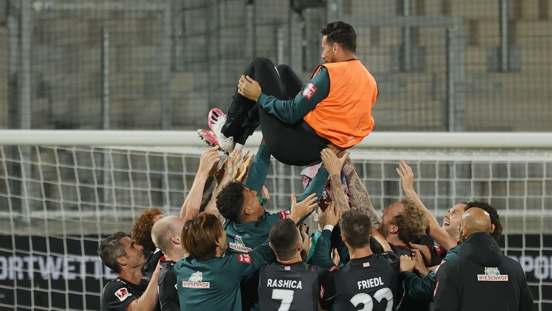 20200706_Bremen_Claudio Pizarro