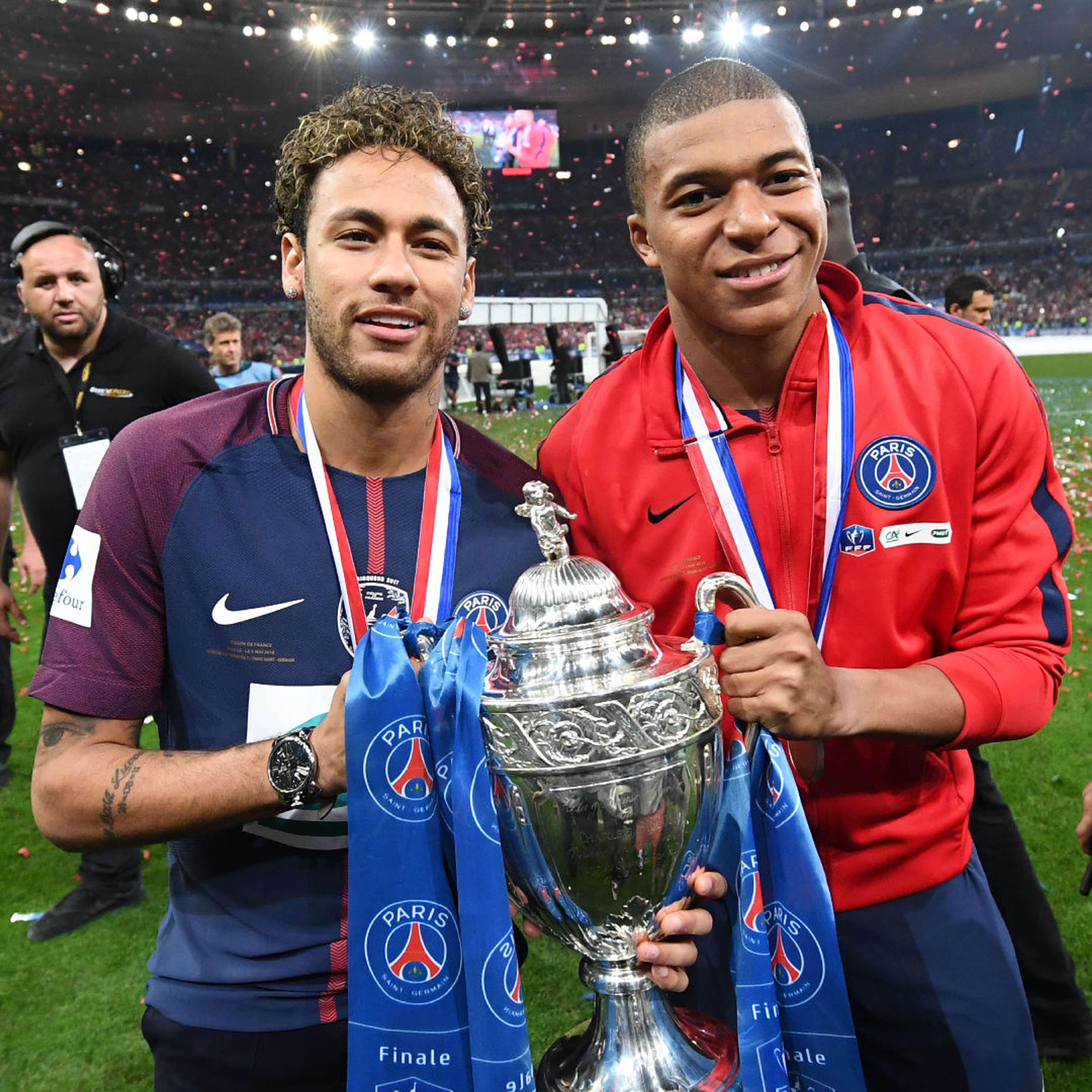 BODY/GALLERY ONLY Neymar Mbappe PSG champions Coupe de France 08052018