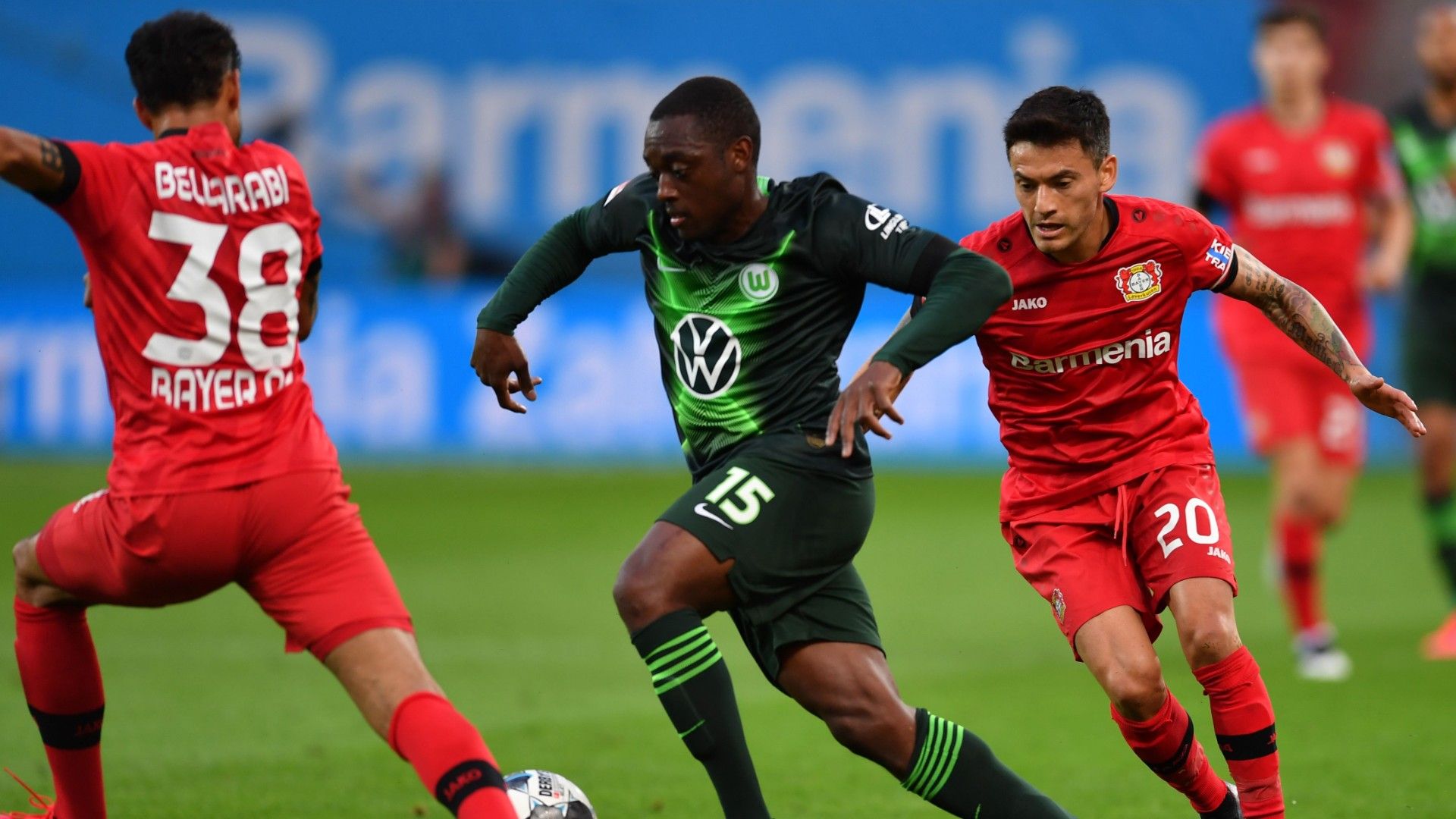 Jerome Roussillon Charles Aránguiz y Bellarabi Bayer Leverkusen Wolfsburgo 260520