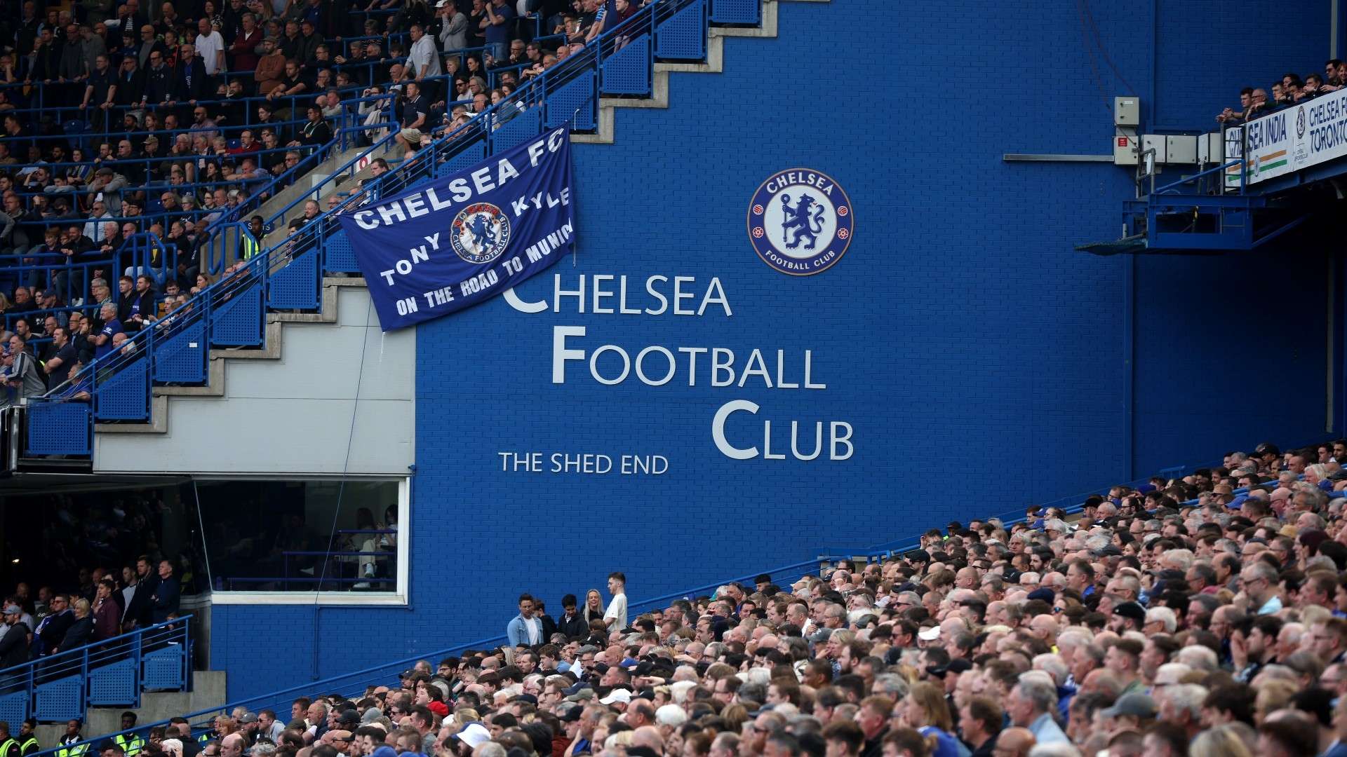 Stamford Bridge crowd 