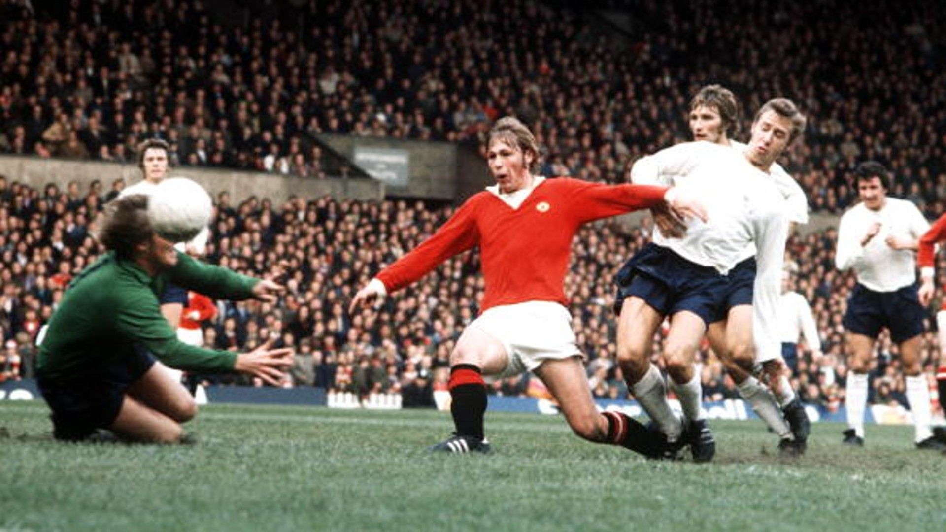 Brian Greenhoff featuring for Manchester United