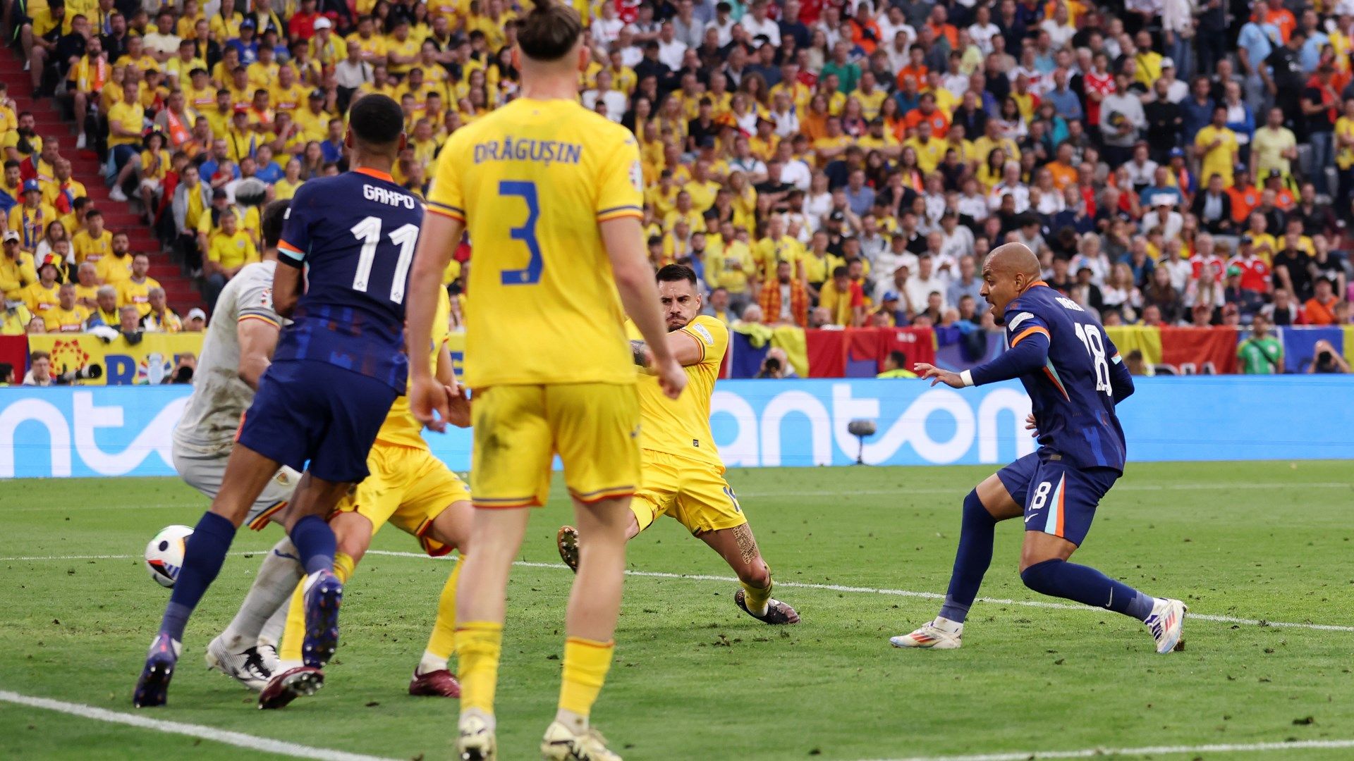 Donyell Malen Romania Netherlands