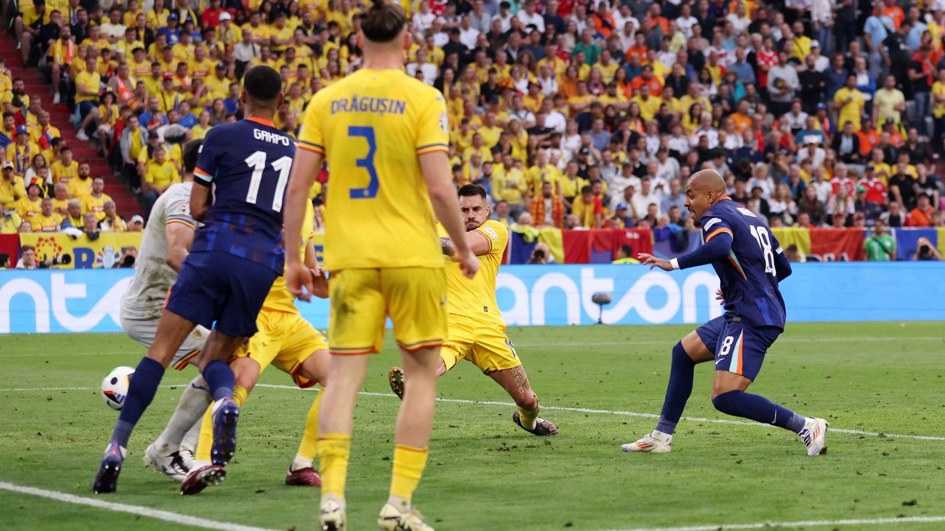 Donyell Malen Romania Netherlands