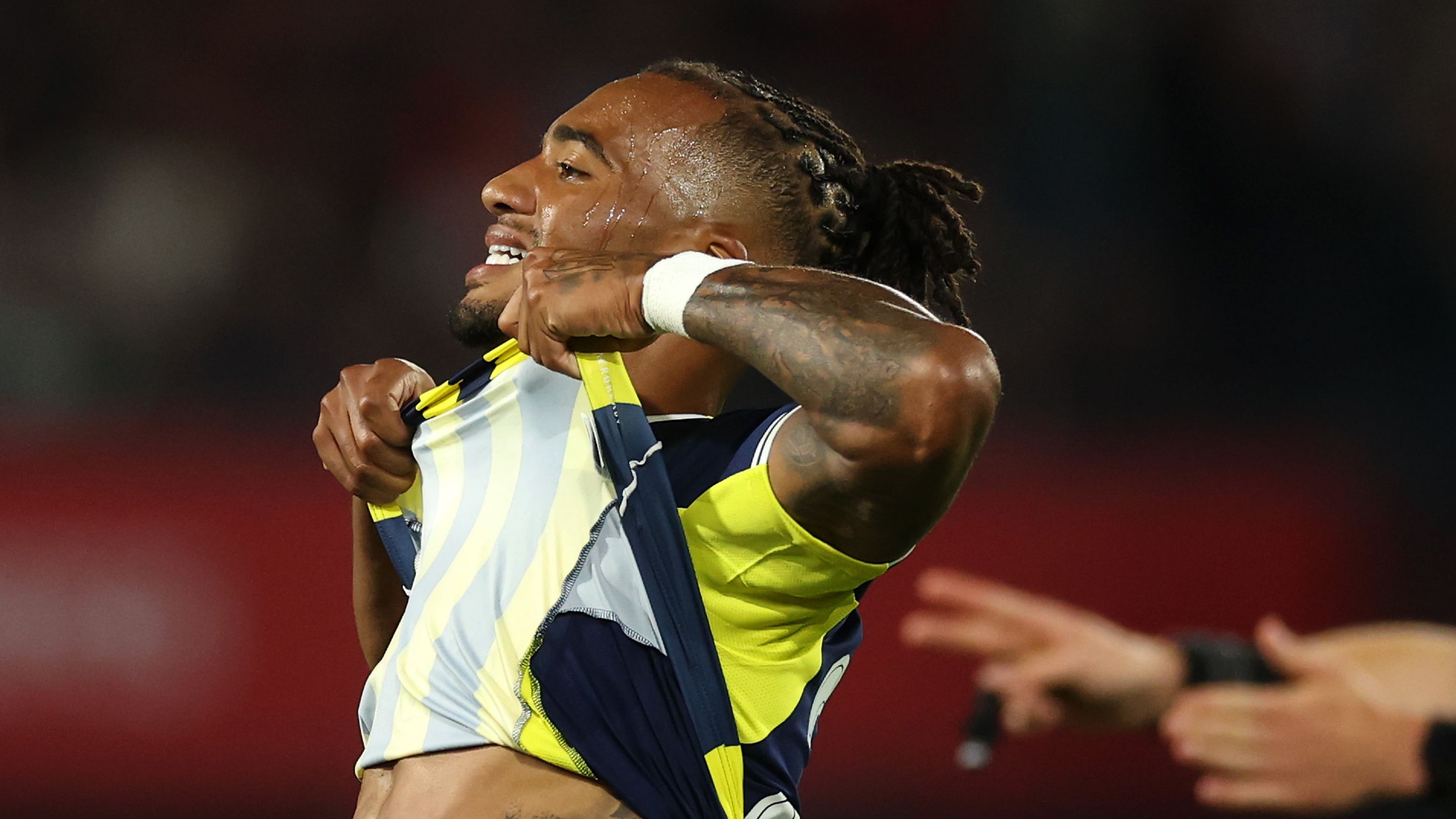 Archie Brown Fenerbahce vs Feyenoord