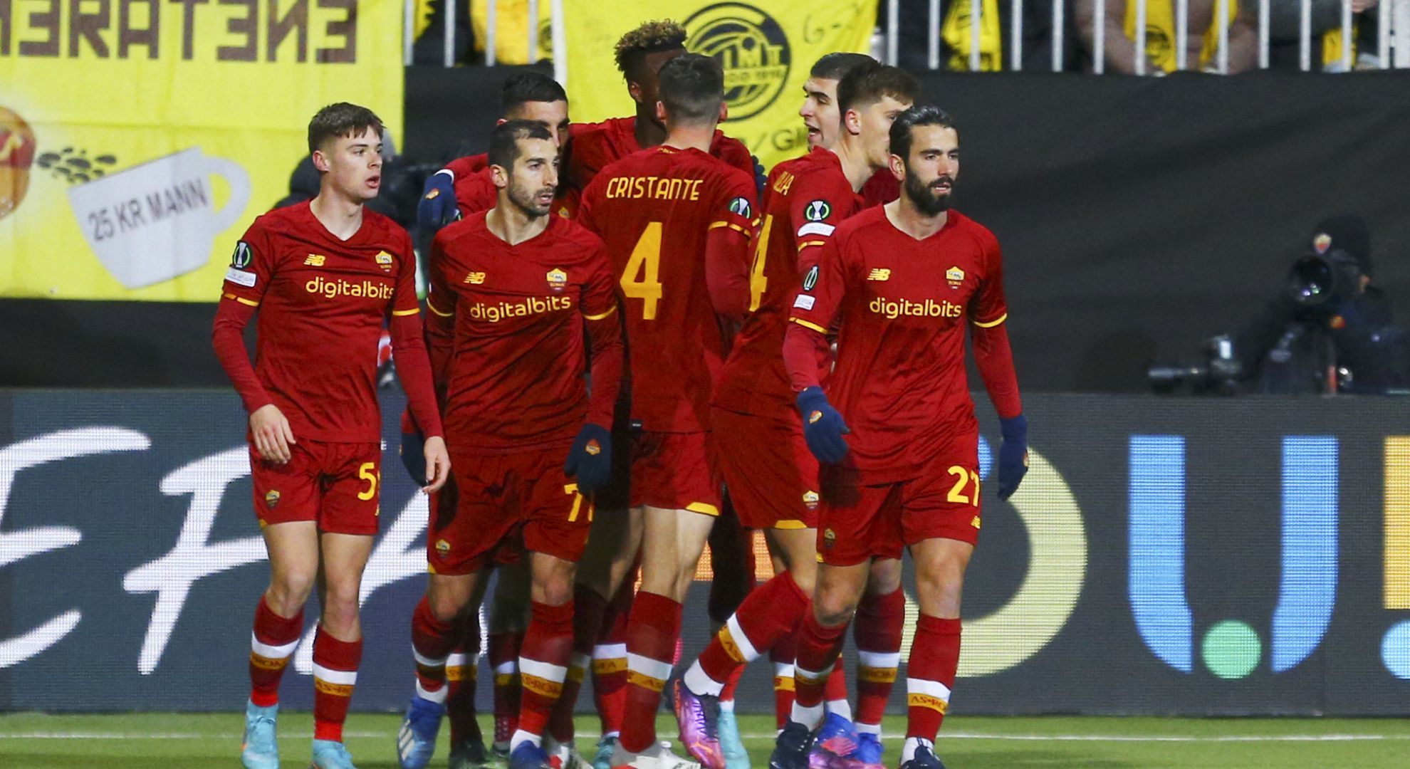 Roma players celebrating Bodo/Glimt Roma Conference League