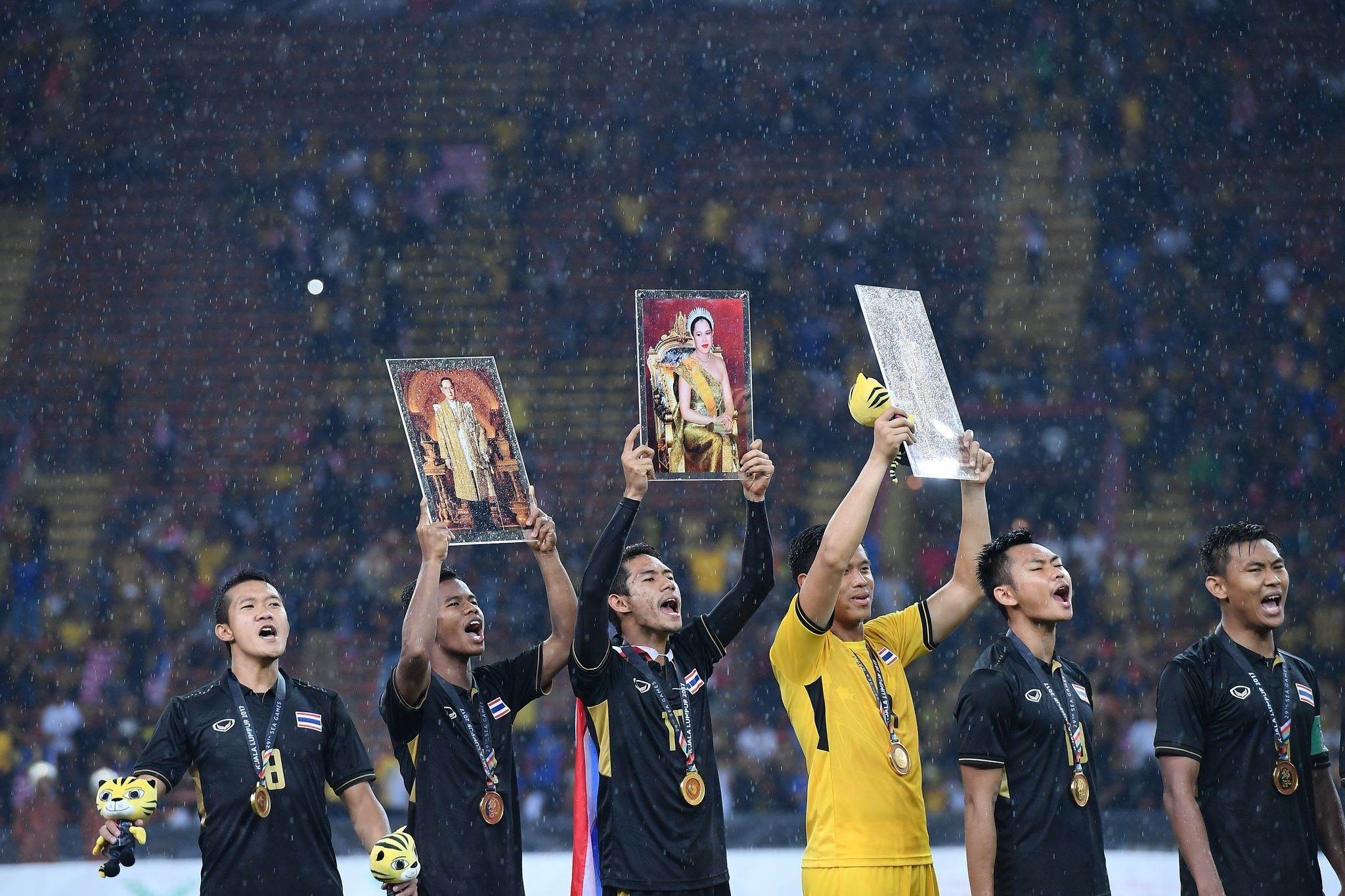 นพพล พลคำ