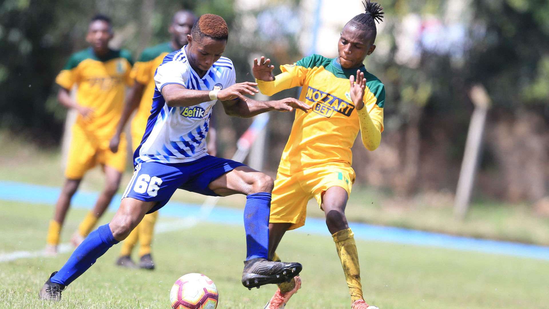 Sebastine Ikekhai of Sofapaka AND James Kinyanjui of Mathare United.