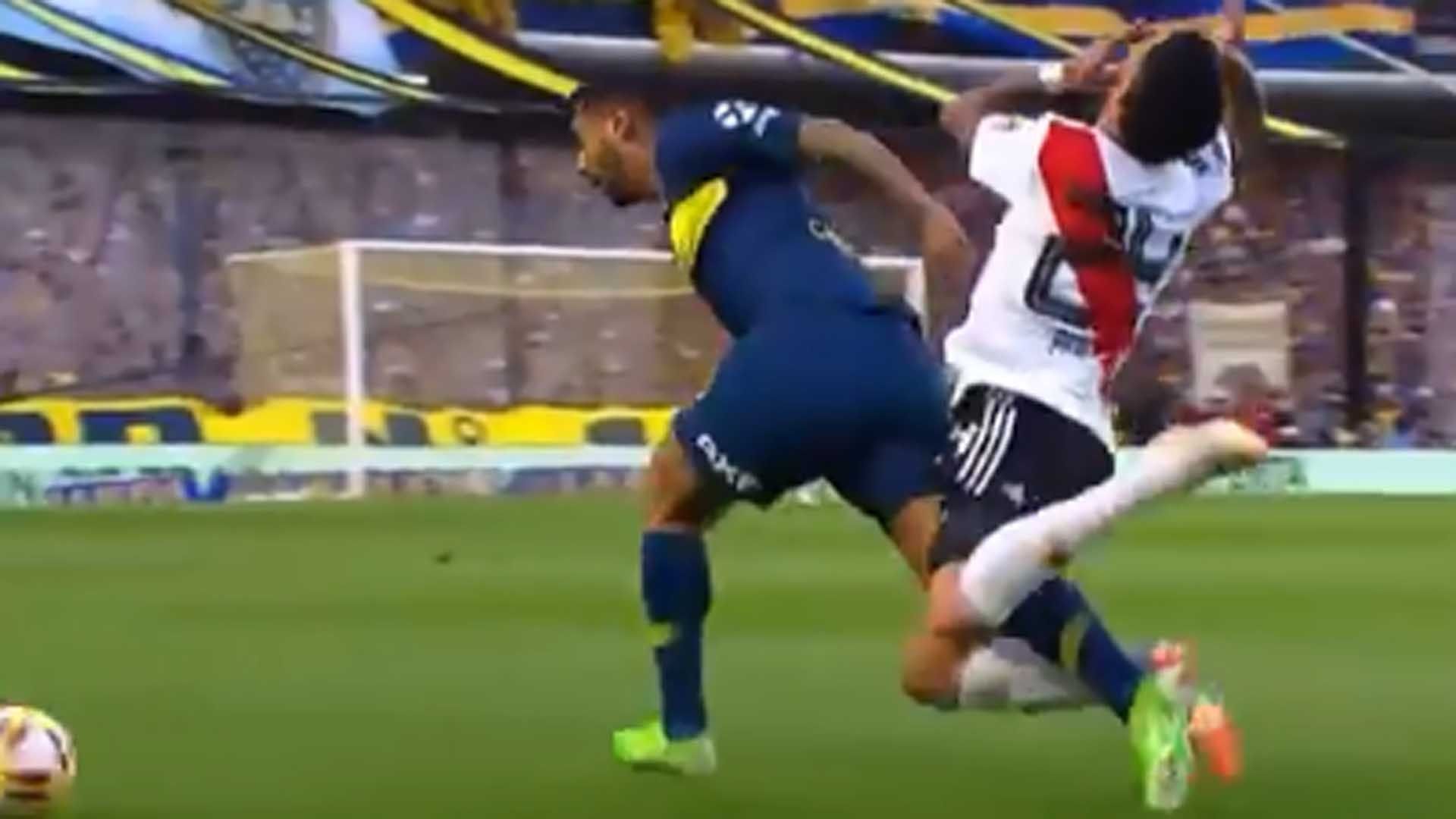 Captura TV Boca River Cardona Enzo Perez codazo 230918