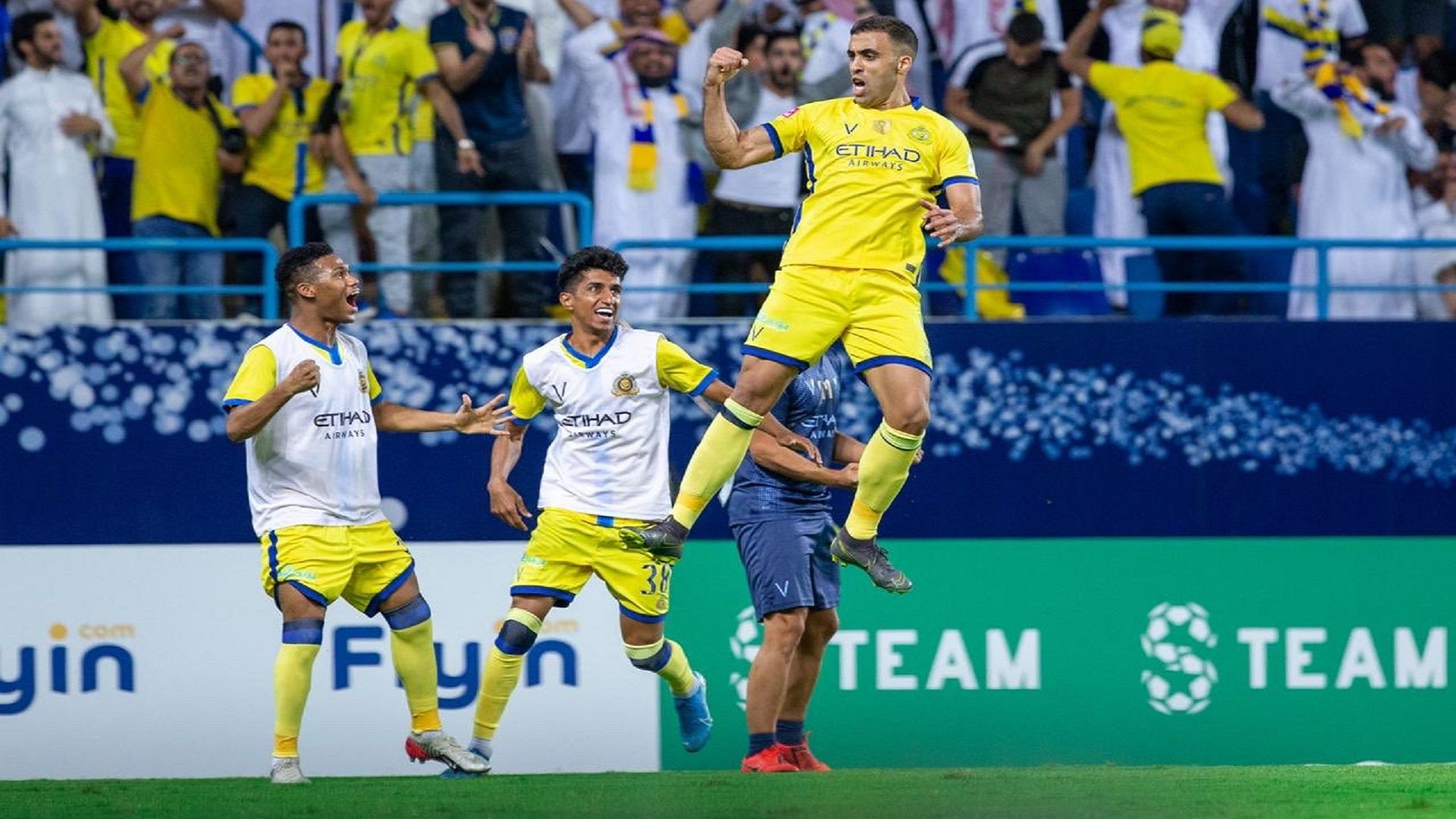 عبد الرزاق حمد الله يحتفل بهدفه في مرمى الهلال