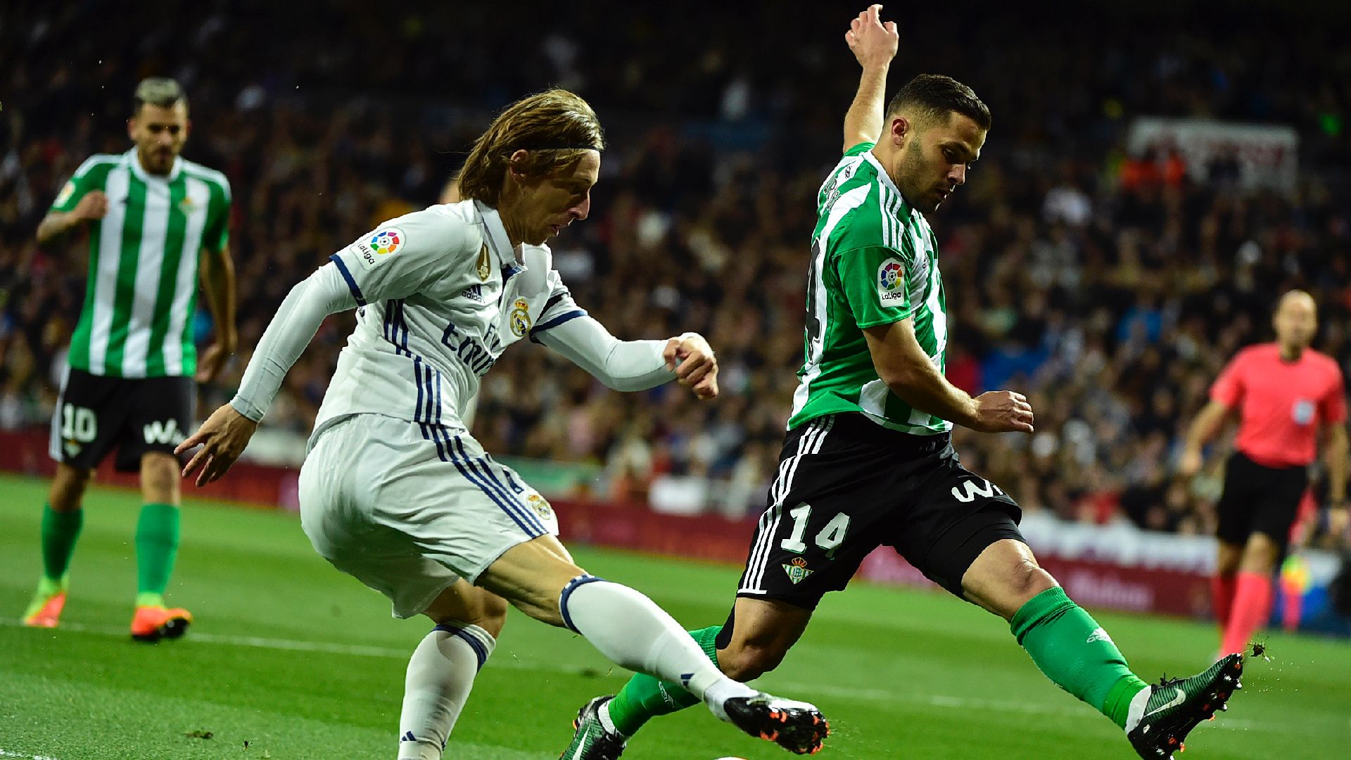 Luka Modric Riza Durmisi Real Madrid Real Betis LaLiga 12032017
