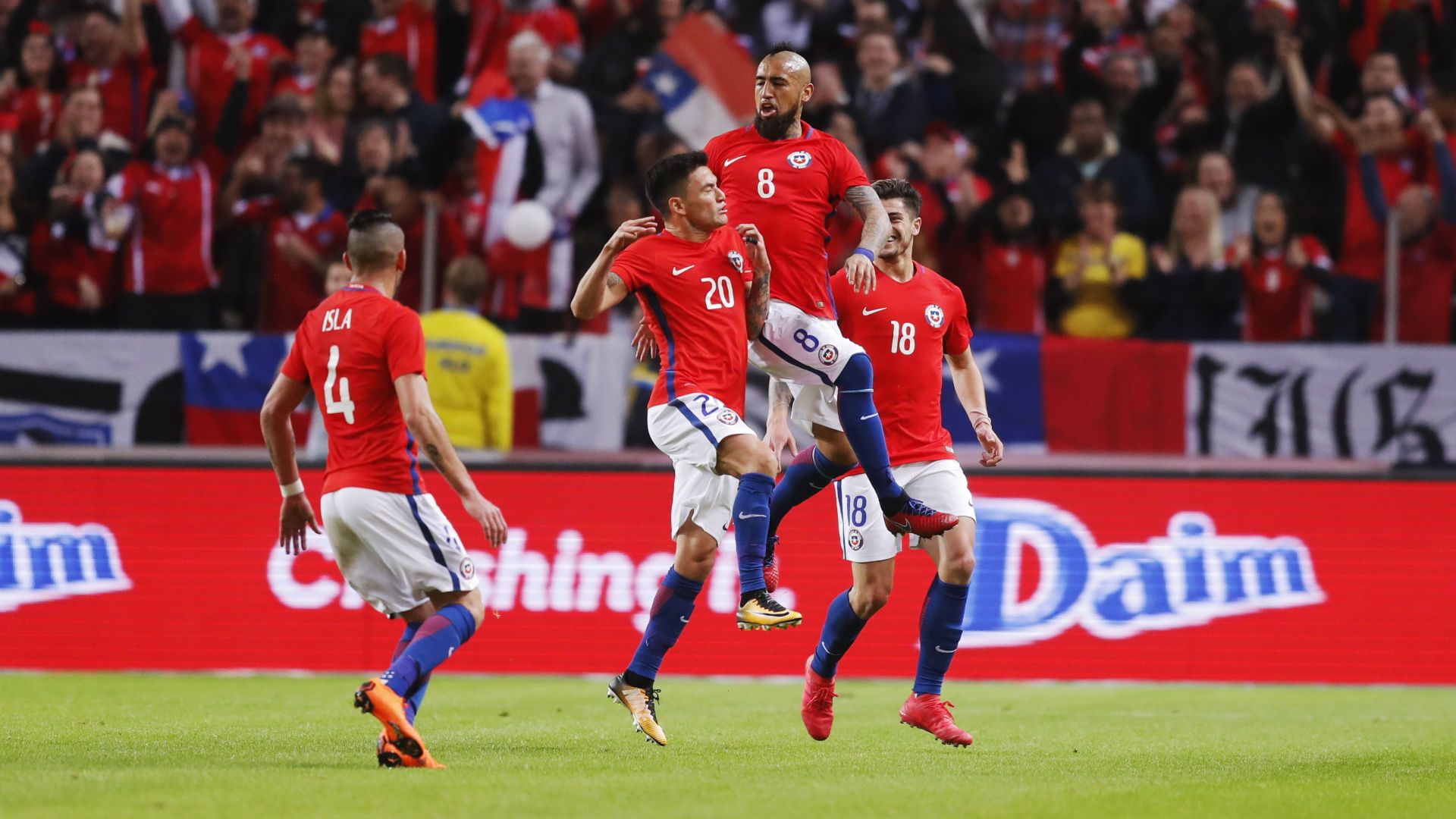 Isla, Aránguiz, Vidal Suecia Chile 24032018