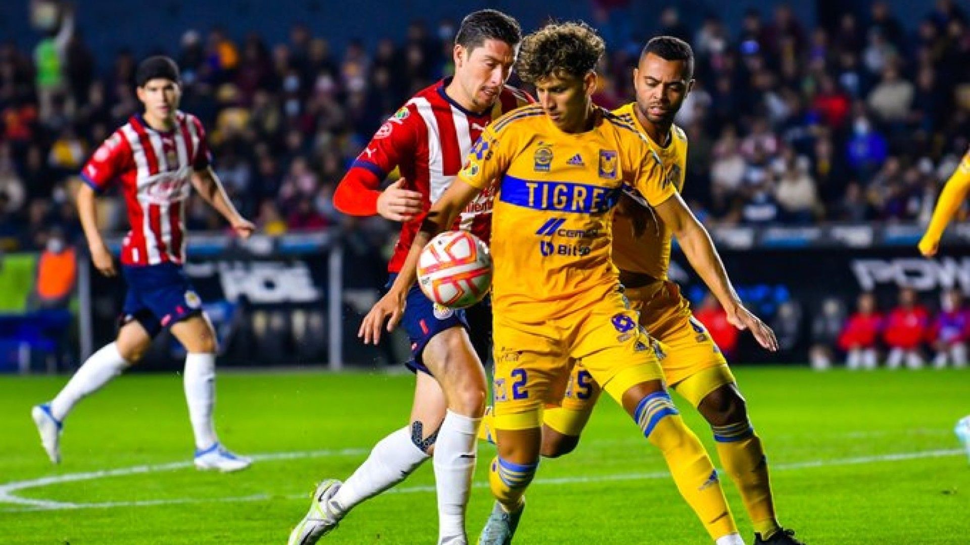 Igor Lichnovsky Santiago Ormeño Tigres Chivas Copa Sky 2022