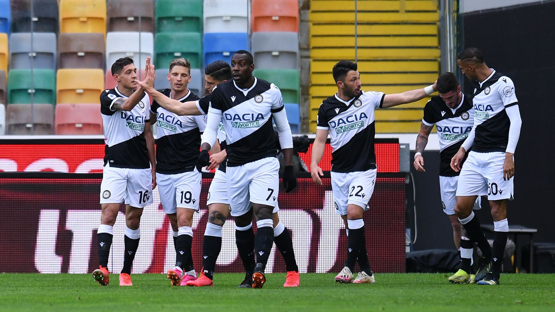 Udinese players celebrating Udinese Juventus Serie A