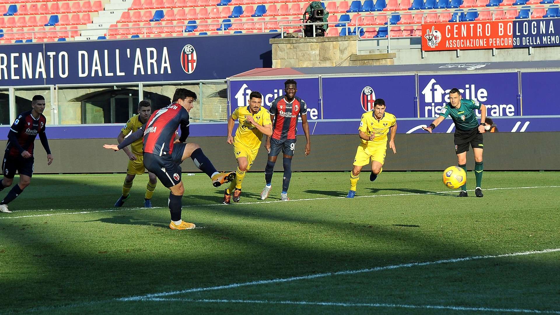 Bologna Verona Orsolini penalty