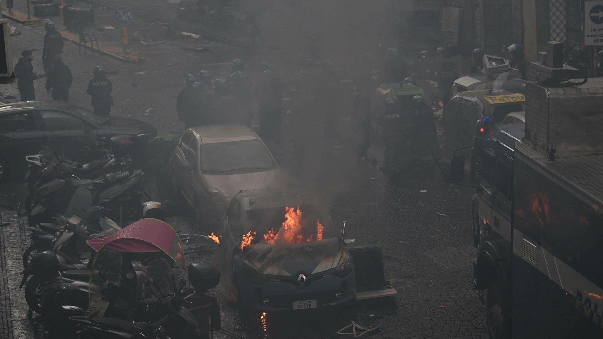 ONLY GERMANY Eintracht Frankfurt fans Napoli 2023