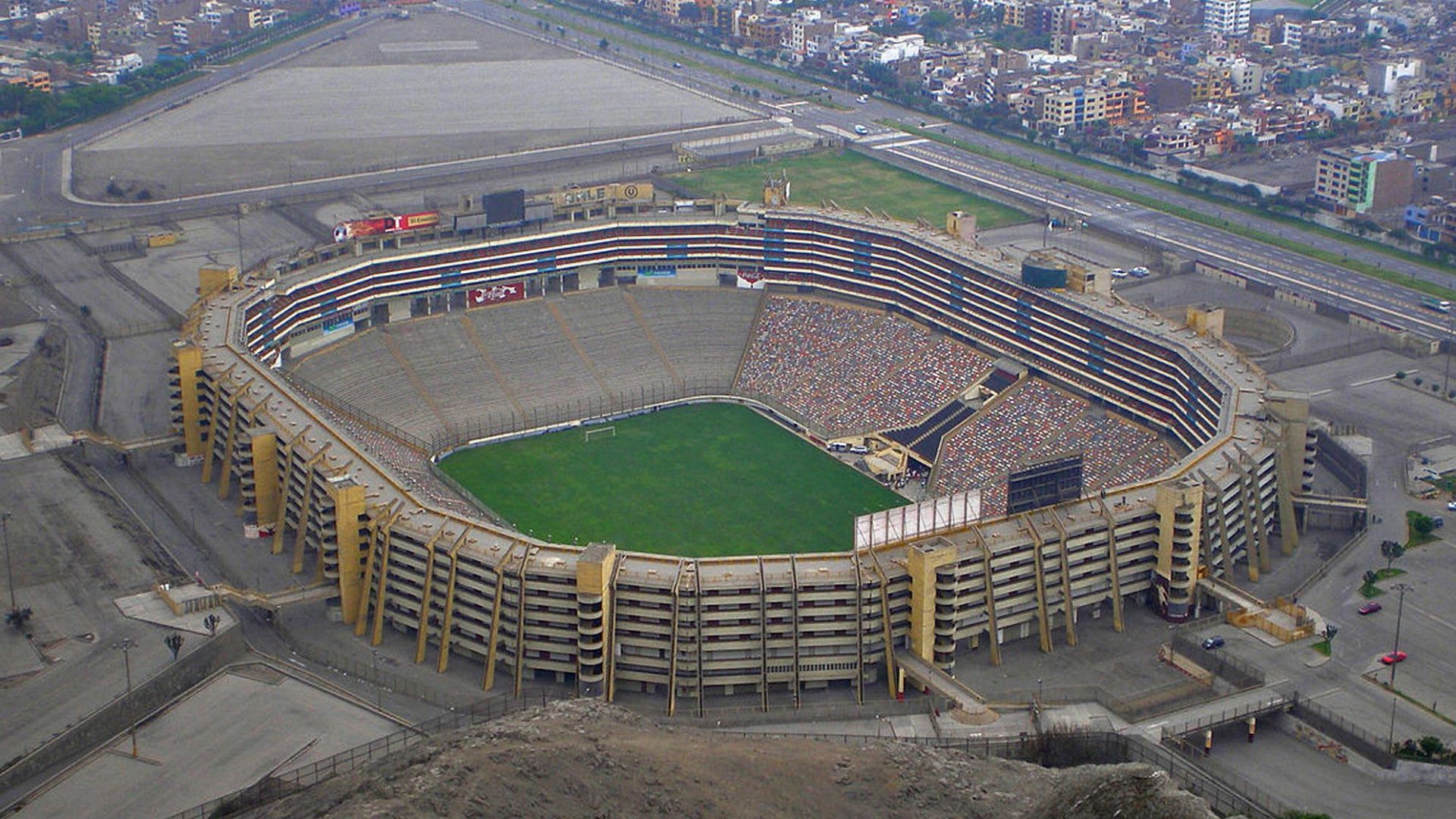Estadio Monumental Lima Peru