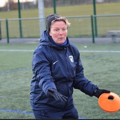 ناتاشا - أول مدربة لفريق كرة رجالي