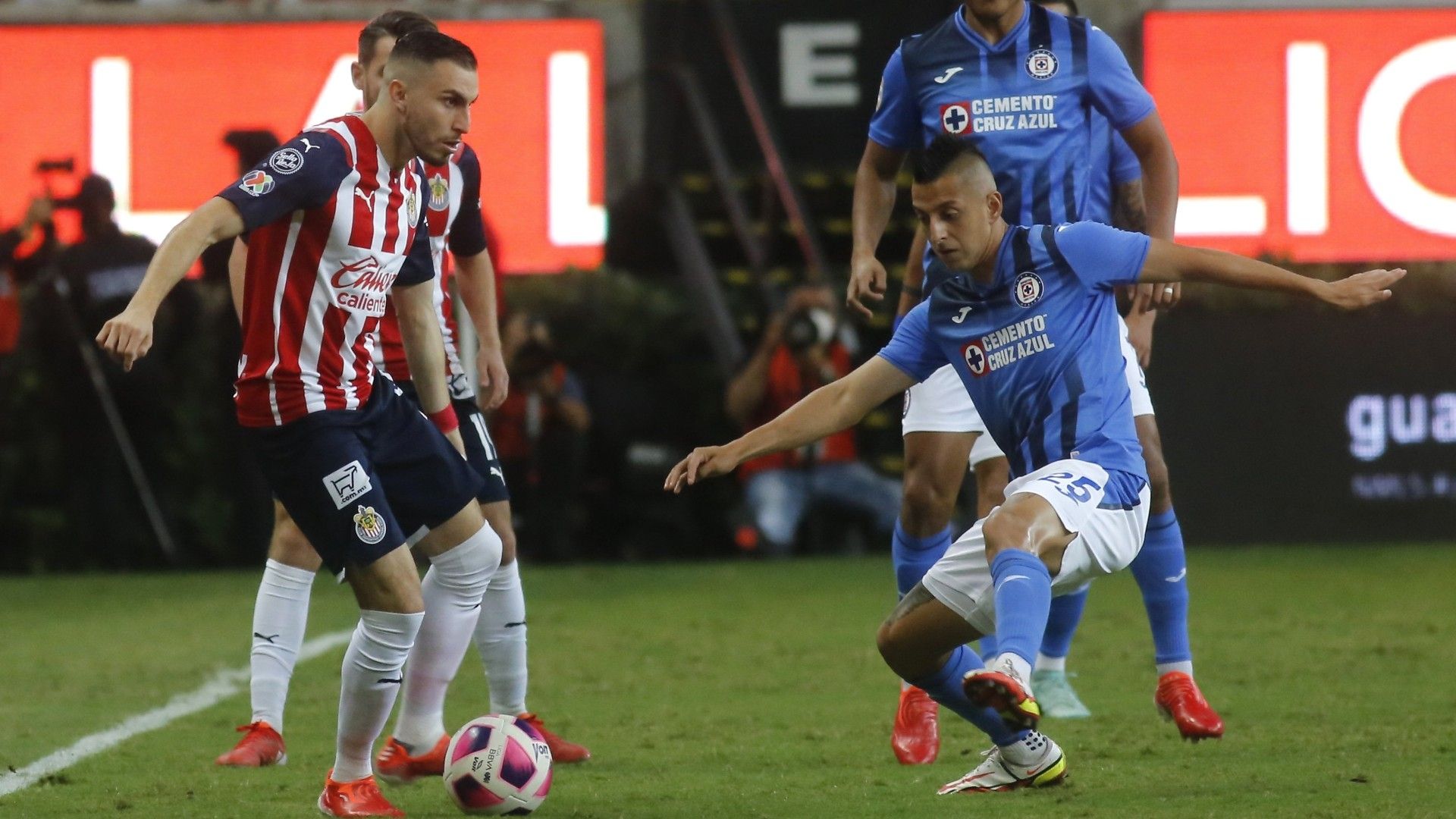 Alejandro Mayorga Roberto Alvarado Chivas Cruz Azul Apertura 2021
