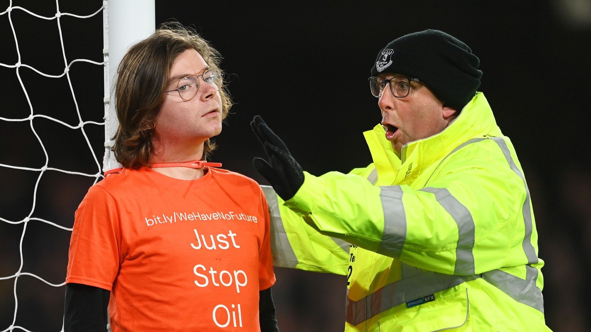 Everton Newcastle fan ziptie 2022