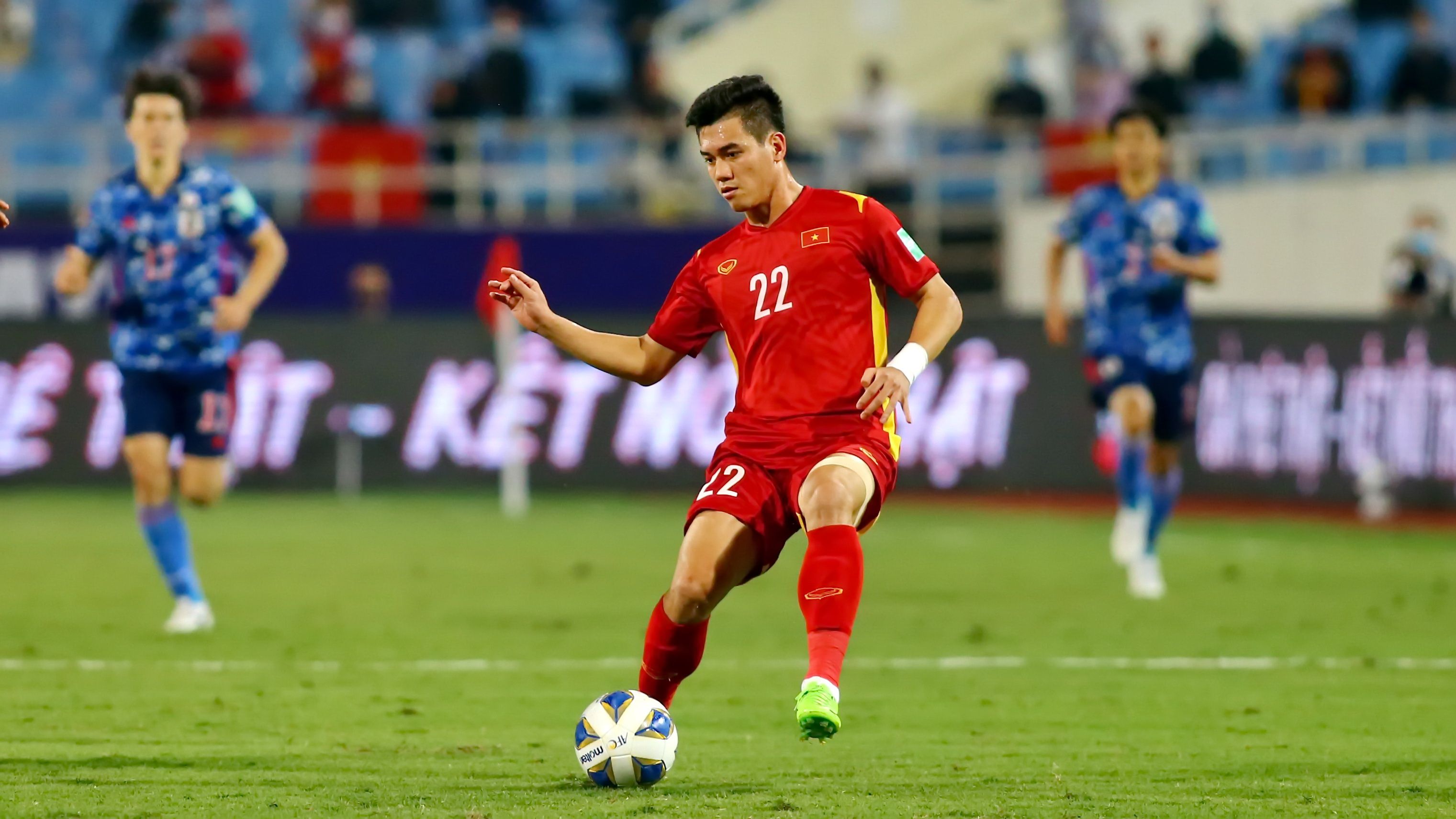 Nguyen Tien Linh Vietnam Japan WCQ 2022