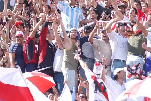 Cavenaghi borrachos del tablón