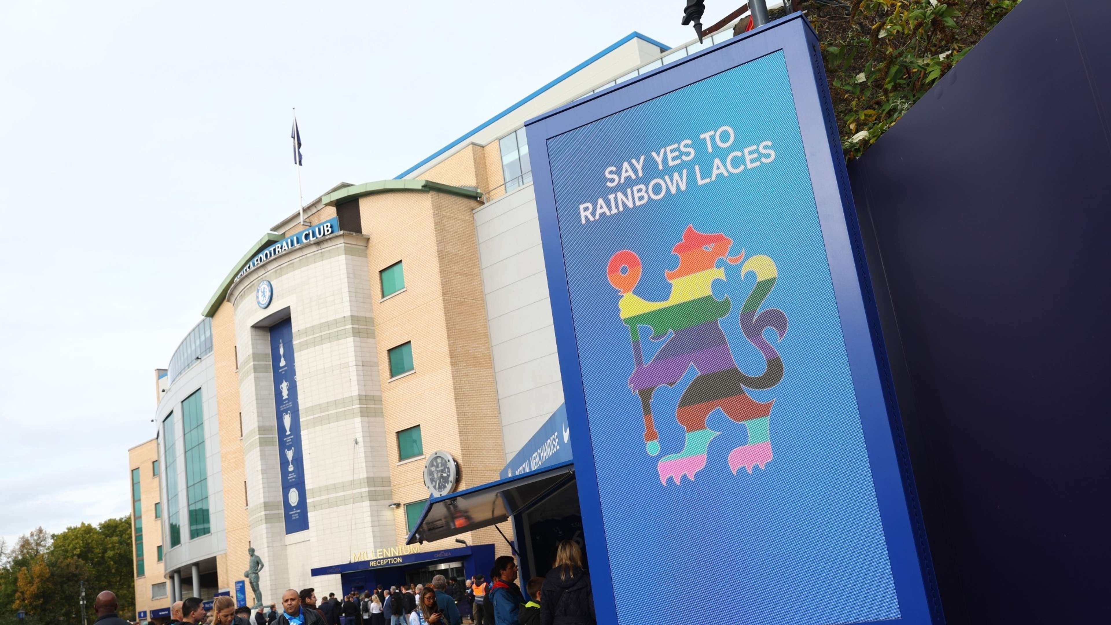 Stamford Bridge rainbow laces