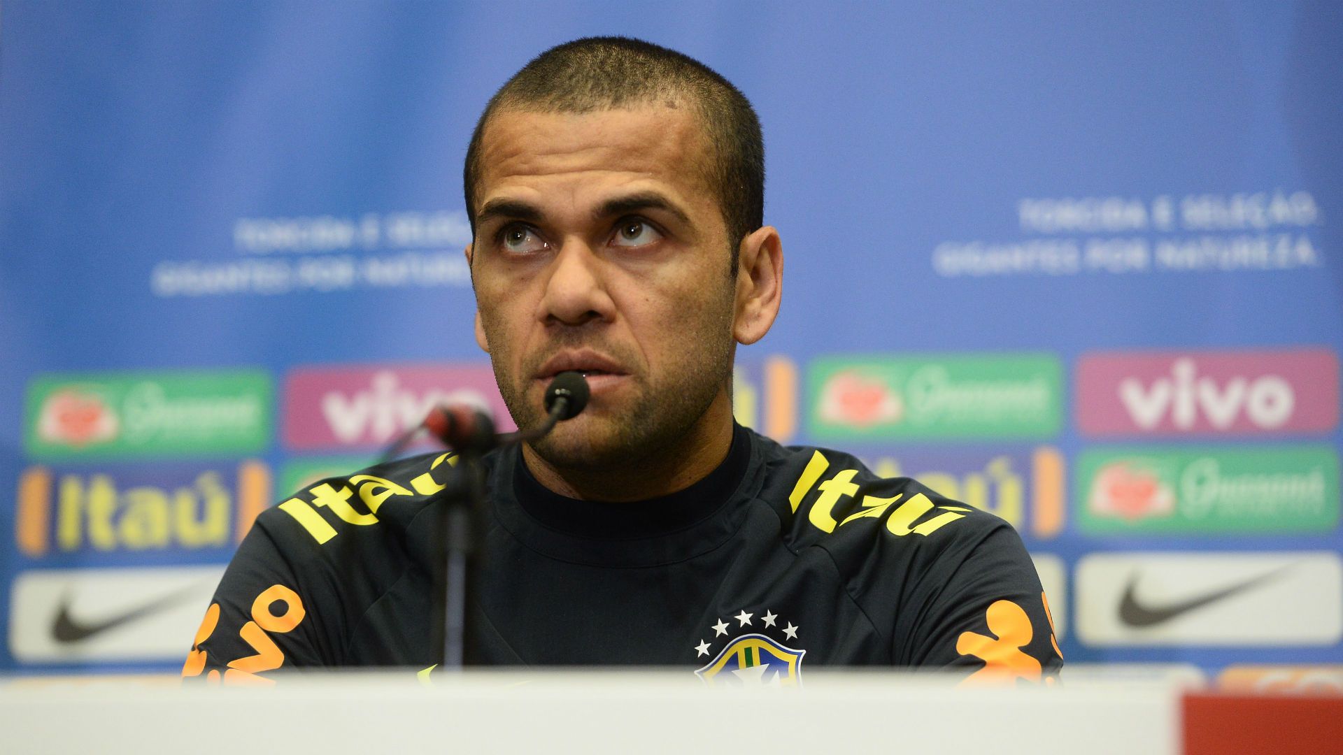 Dani Alves entrevista Seleção Brasil 13 11 2017