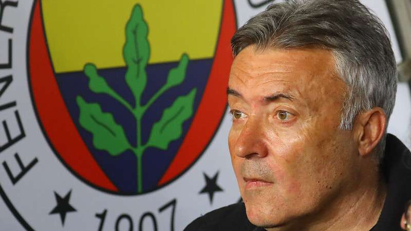 Domenec Torrent Galatasaray Head Coach vs. Fenerbahce 04/10/22